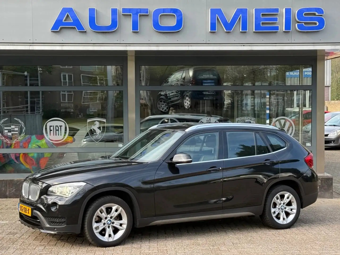 BMW X1 xDrive 18D Business+ Automaat Panoramadak Leder Zwart - 1