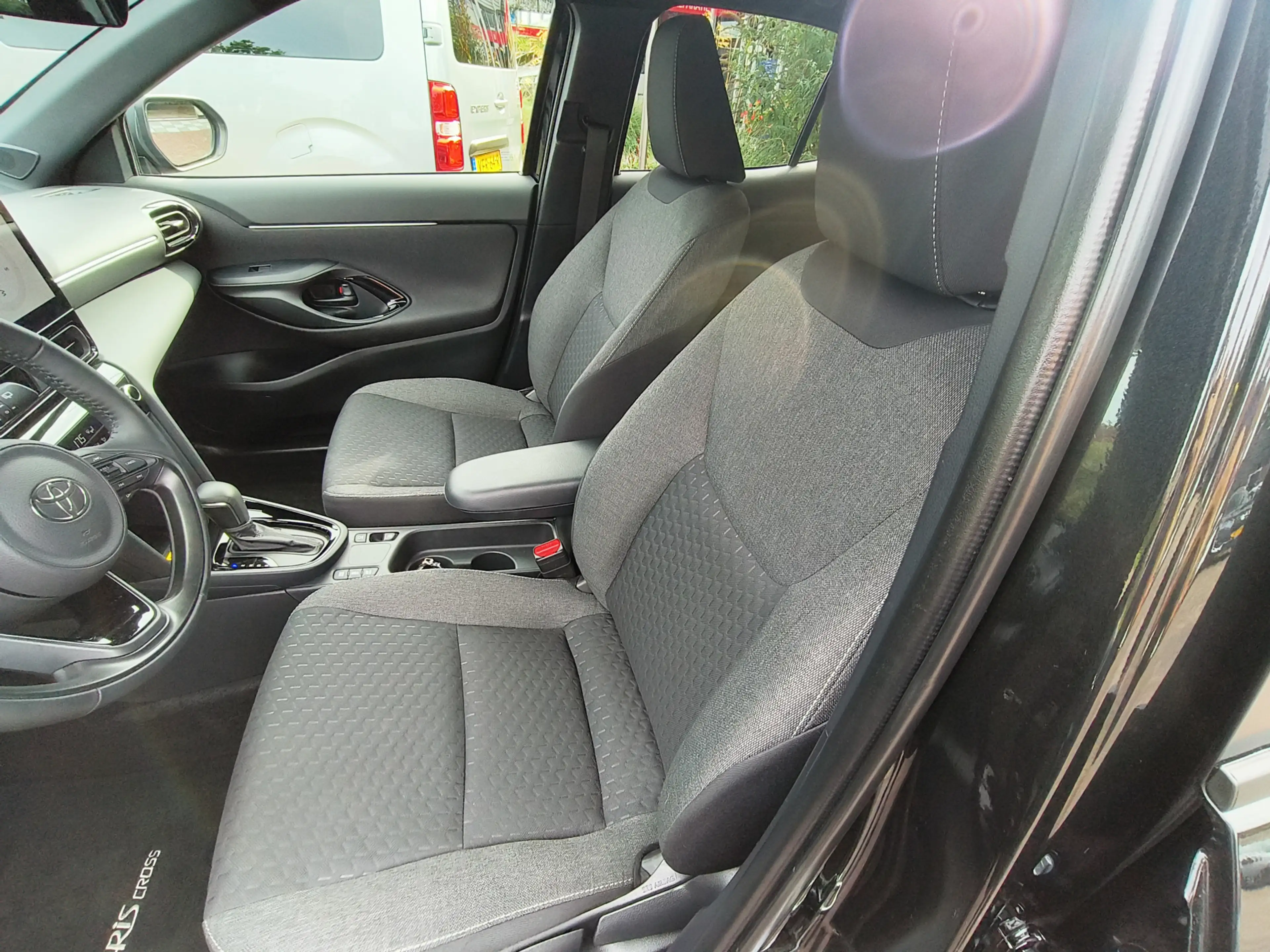 Toyota Yaris Cross 1.5 Hybrid 115 Dynamic uit 2026 Rijklaar + Fabriek — photo 19