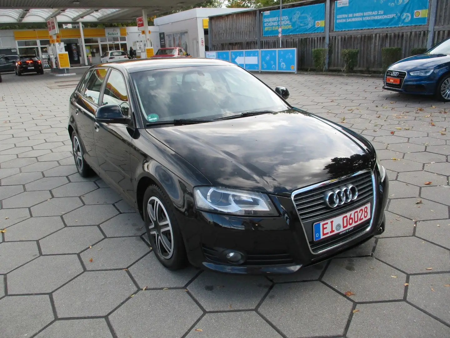 Audi A3 2.0 TDI Ambition 1.Hand Automatik Schwarz - 1