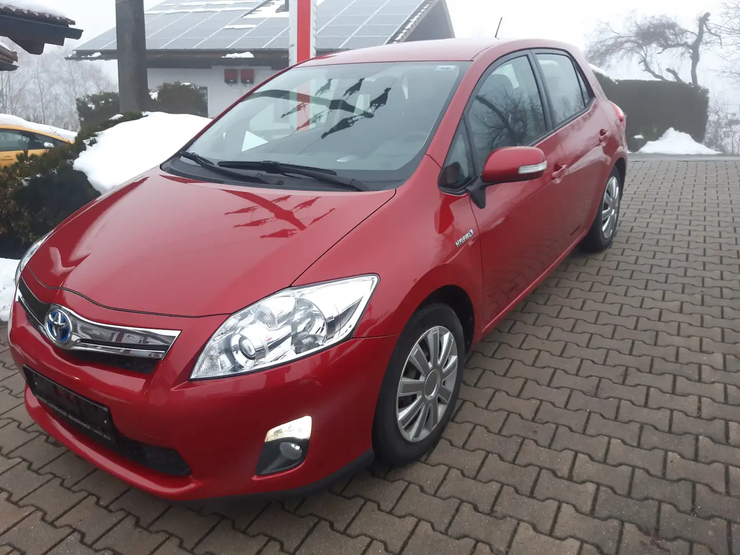 Toyota Auris Hybrid Rot - 1