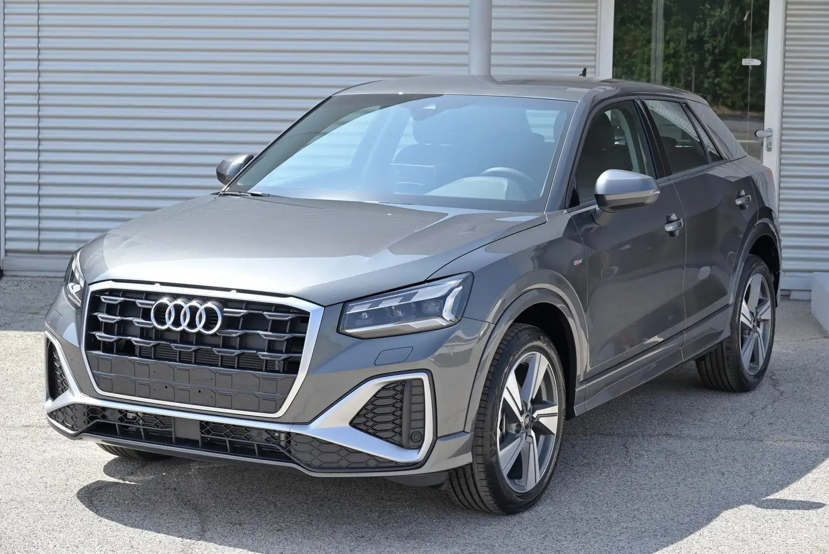 Audi Q2 2.0 (30) Tdi 116cv S-line edition Grijs - 1