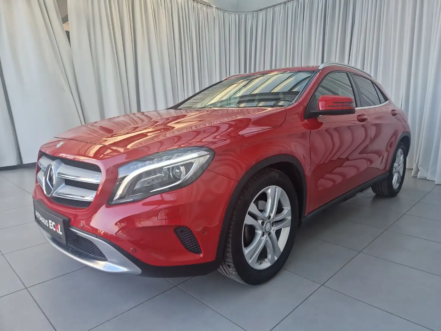 Mercedes-Benz GLA 220 d 4MATIC Urban SpurW Standh. Rot - 2
