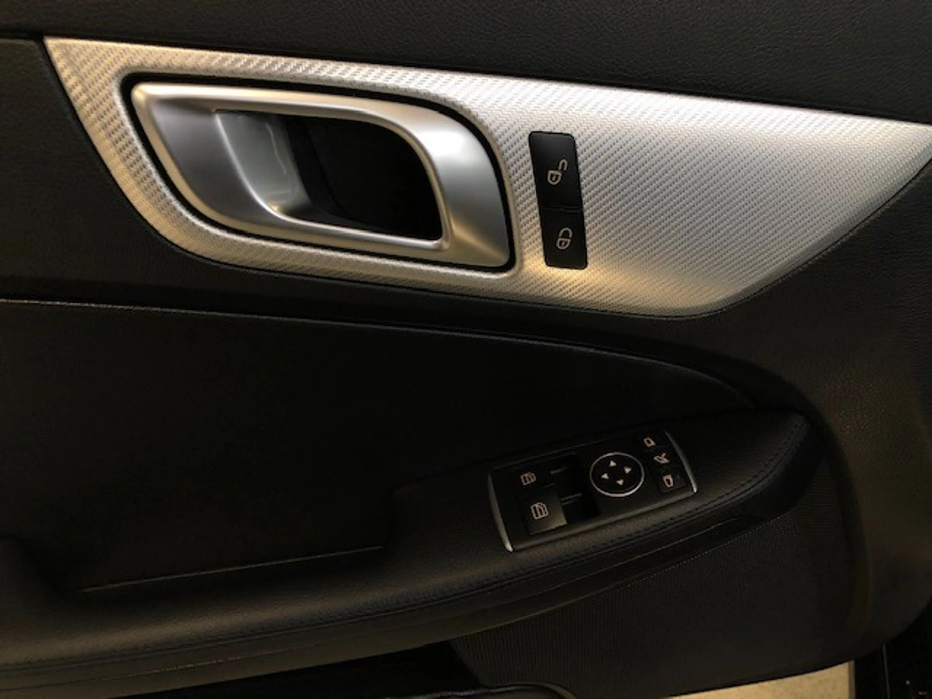 Mercedes-Benz SLC 200 +ILS+AIRSCARF+echt Leder schwarz+8xAluräder+ — photo 11