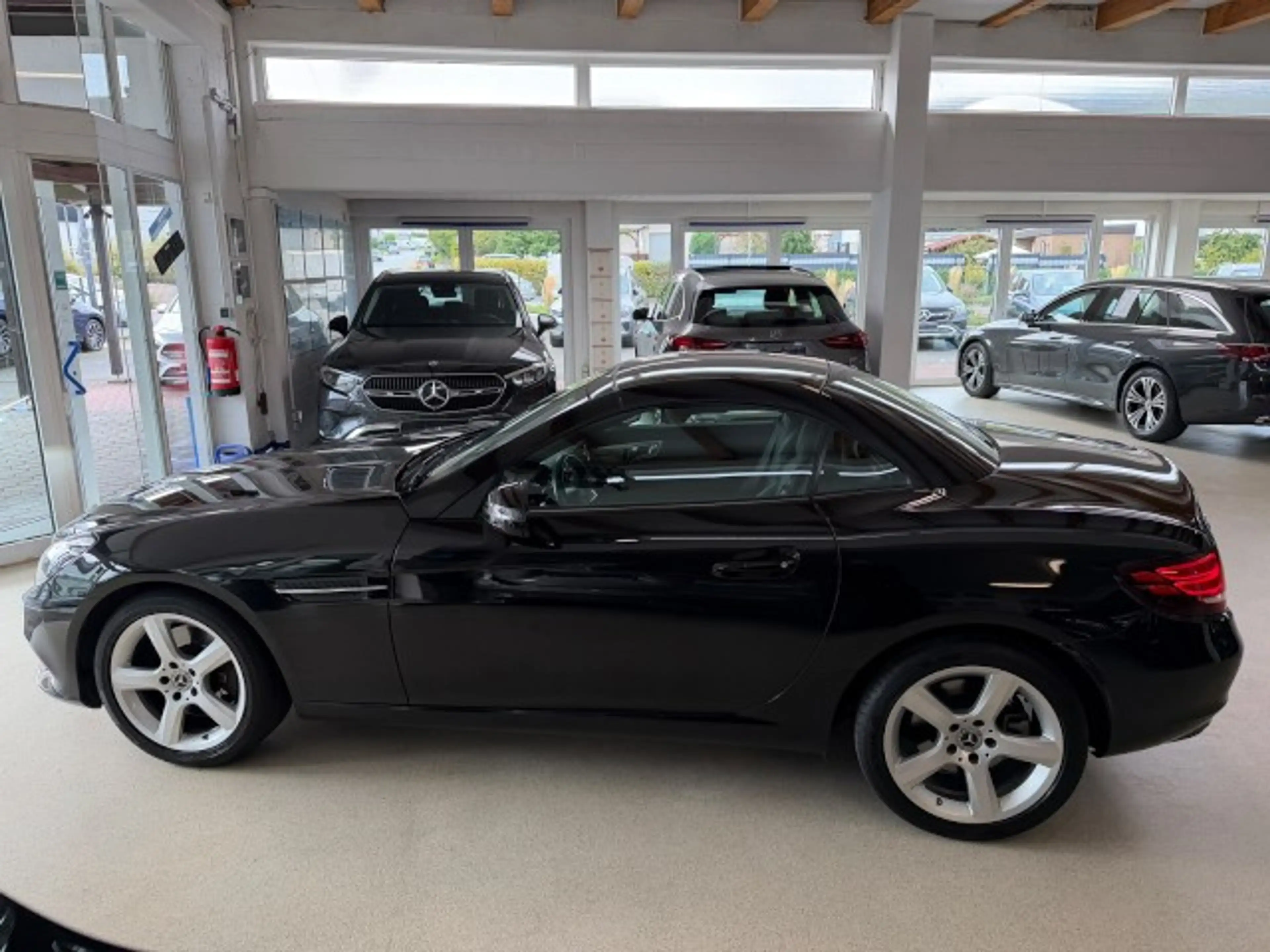 Mercedes-Benz SLC 200 +ILS+AIRSCARF+echt Leder schwarz+8xAluräder+ — photo 4