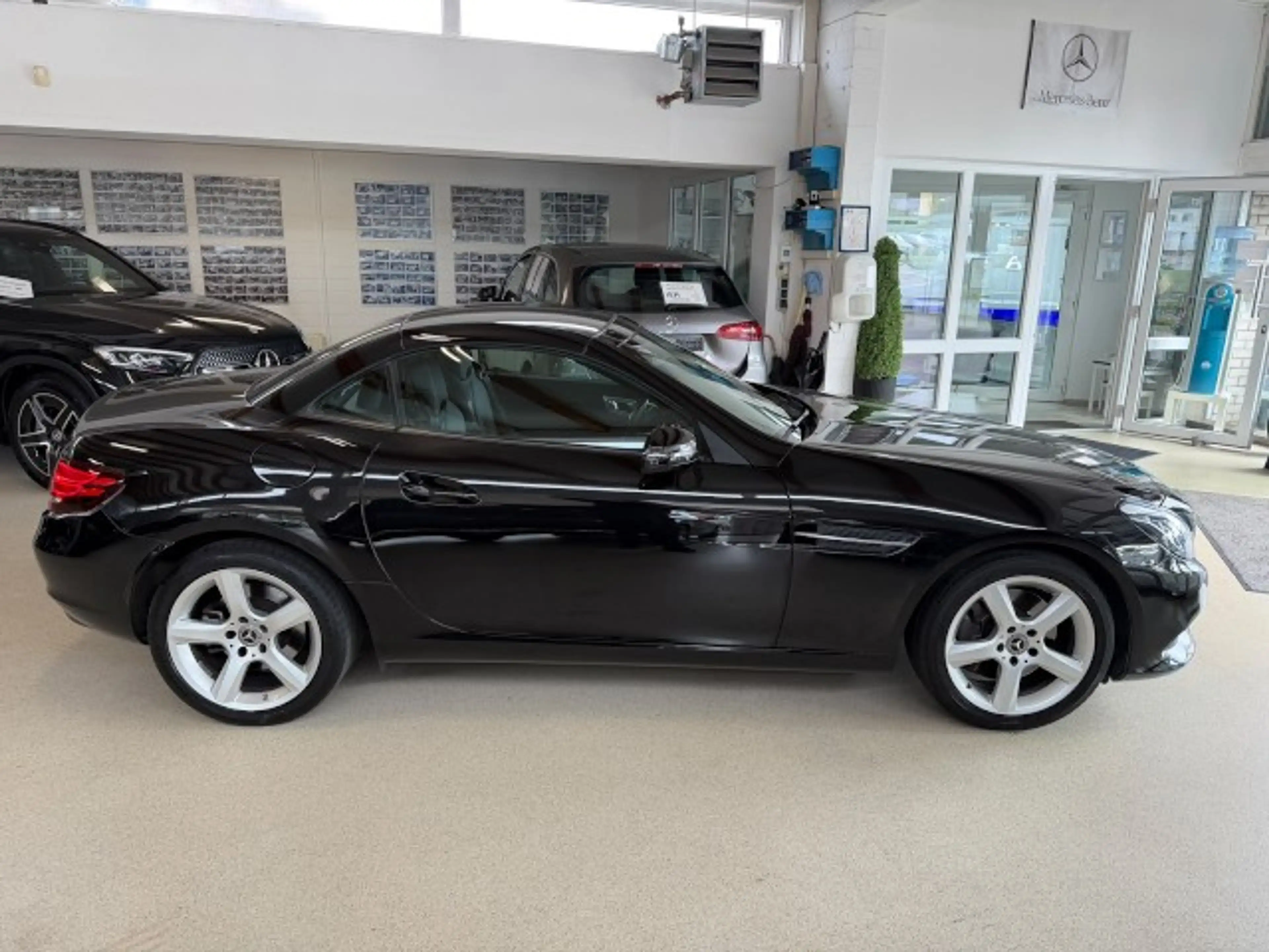 Mercedes-Benz SLC 200 +ILS+AIRSCARF+echt Leder schwarz+8xAluräder+ — photo 8
