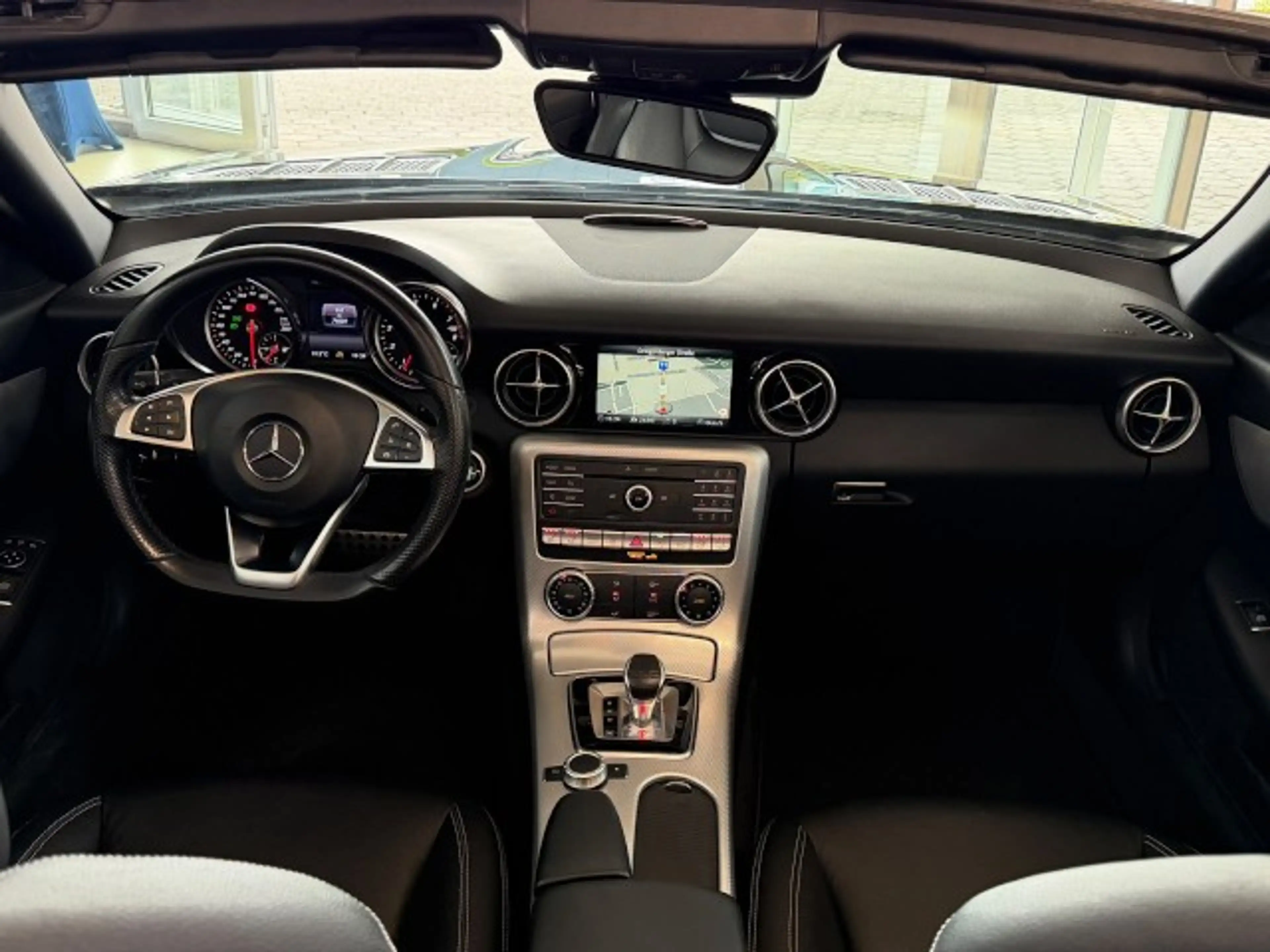 Mercedes-Benz SLC 200 +ILS+AIRSCARF+echt Leder schwarz+8xAluräder+ — photo 14