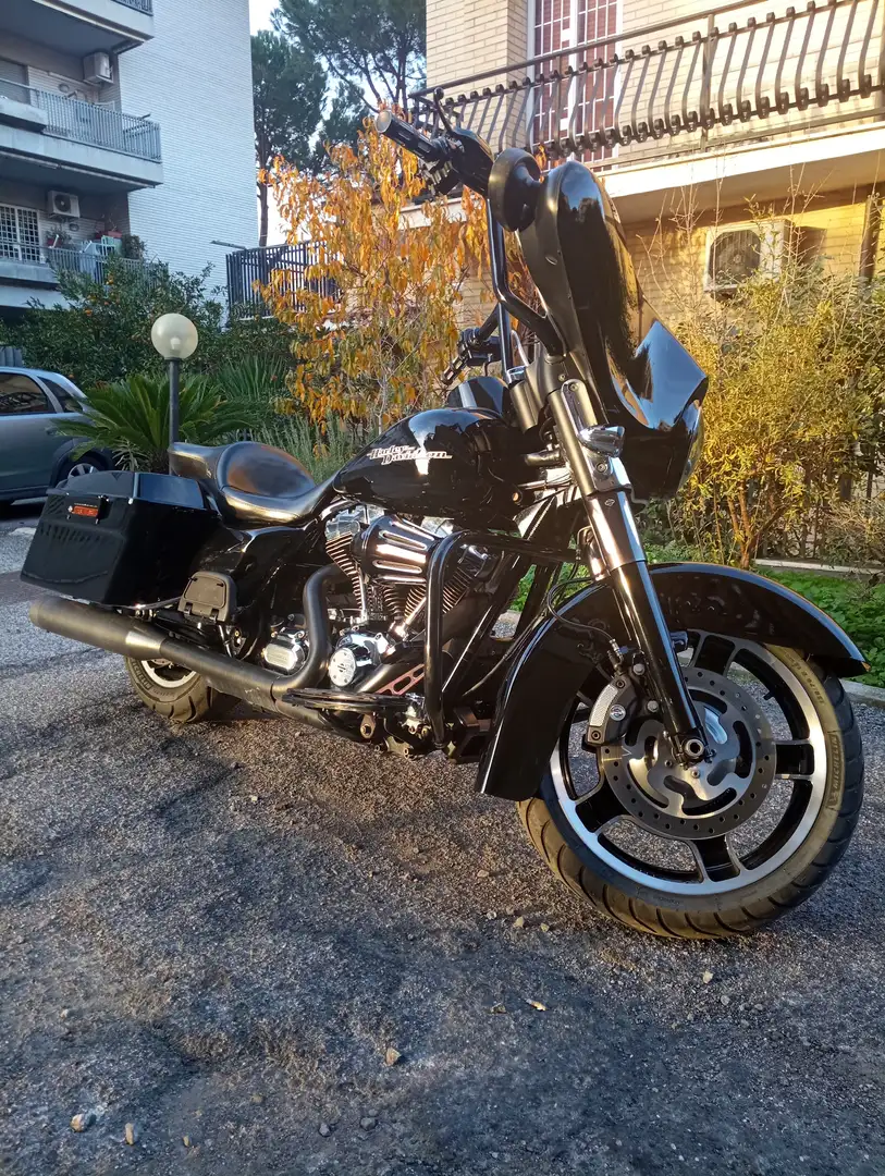 Harley-Davidson Street Glide - 1