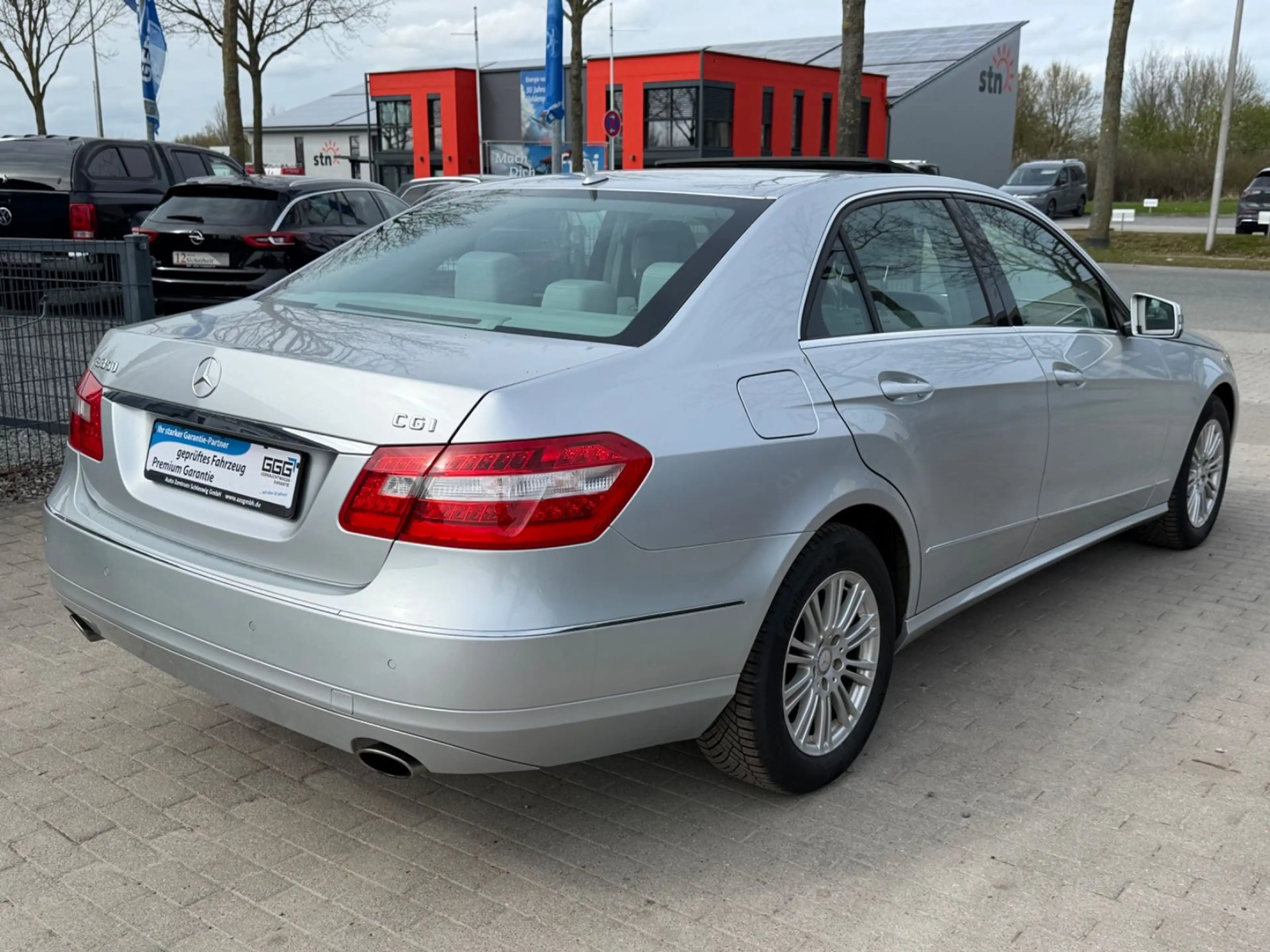 Mercedes-Benz E 350 CGI Elegance S-Dach Temp Navi PDC BE — photo 5