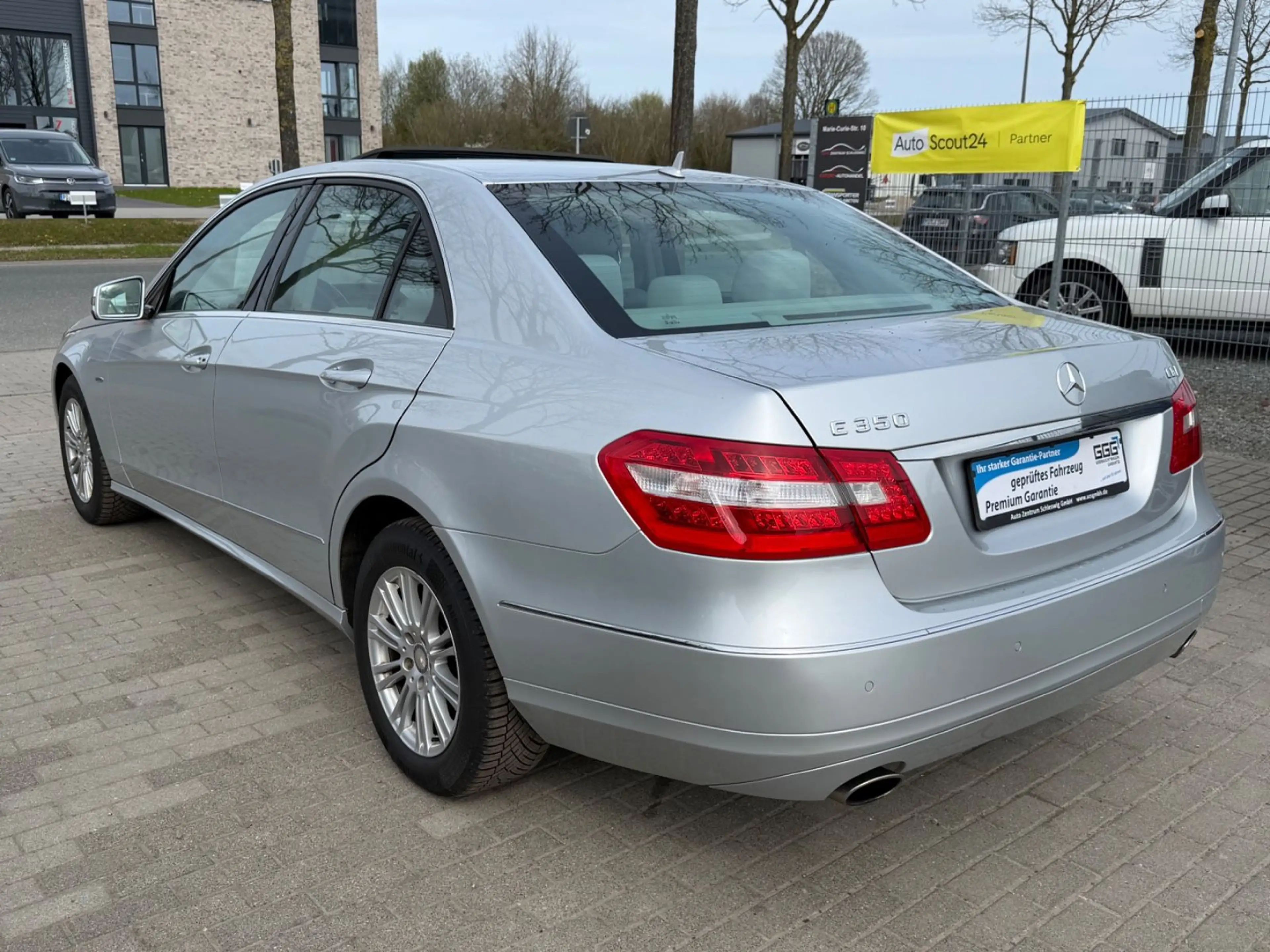 Mercedes-Benz E 350 CGI Elegance S-Dach Temp Navi PDC BE — photo 9