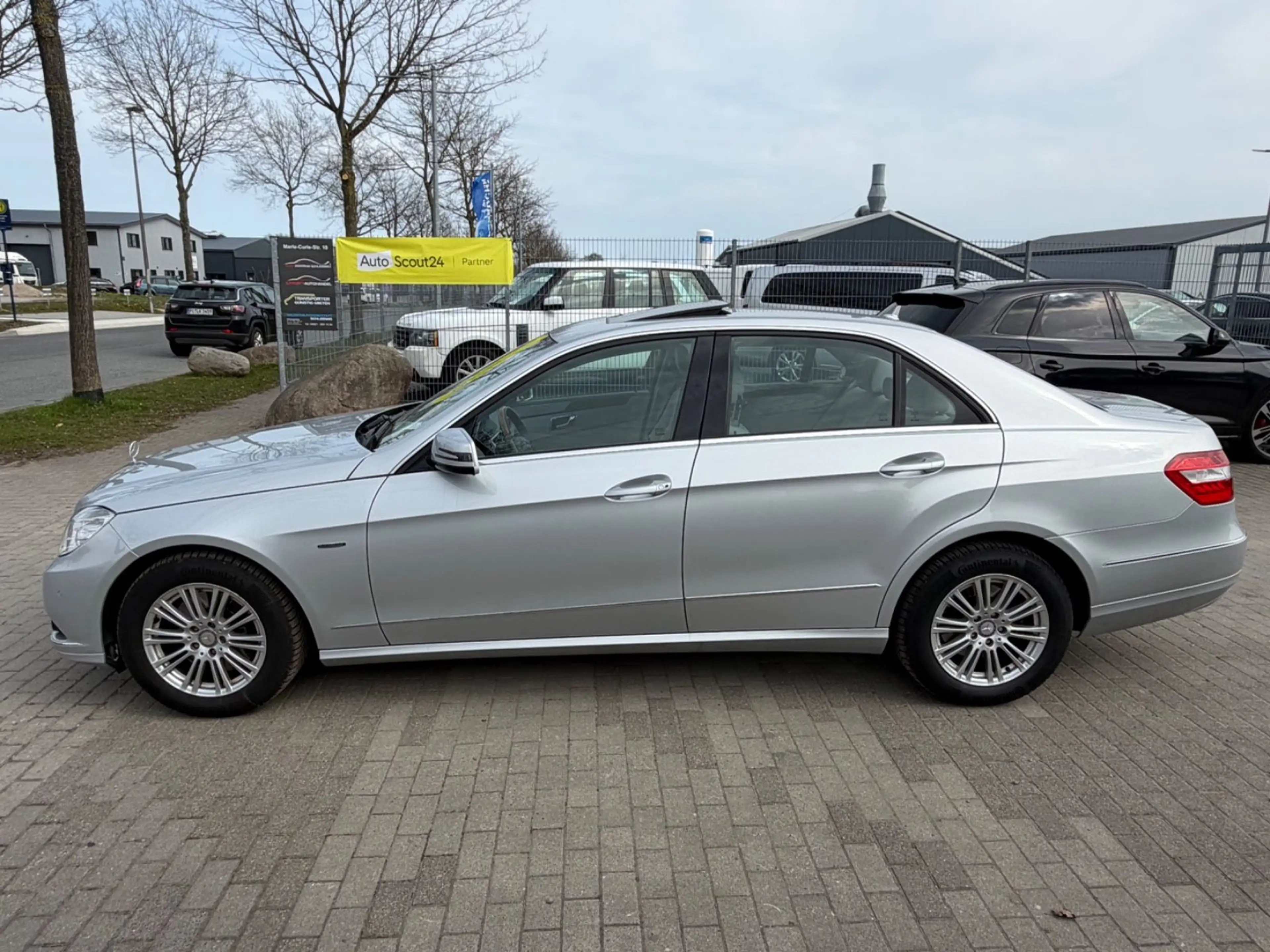 Mercedes-Benz E 350 CGI Elegance S-Dach Temp Navi PDC BE — photo 10