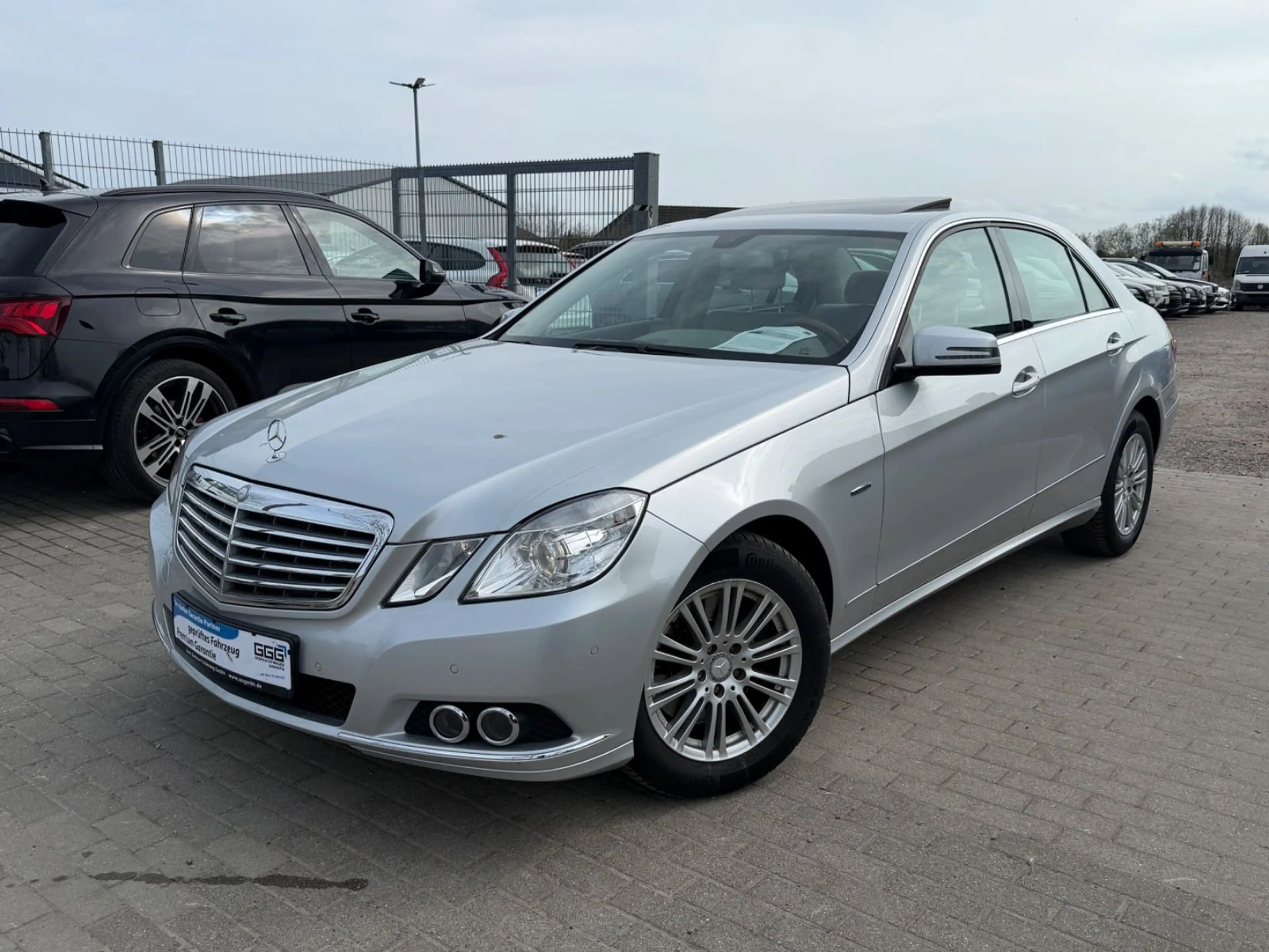 Mercedes-Benz E 350 CGI Elegance  S-Dach Temp Navi PDC BE