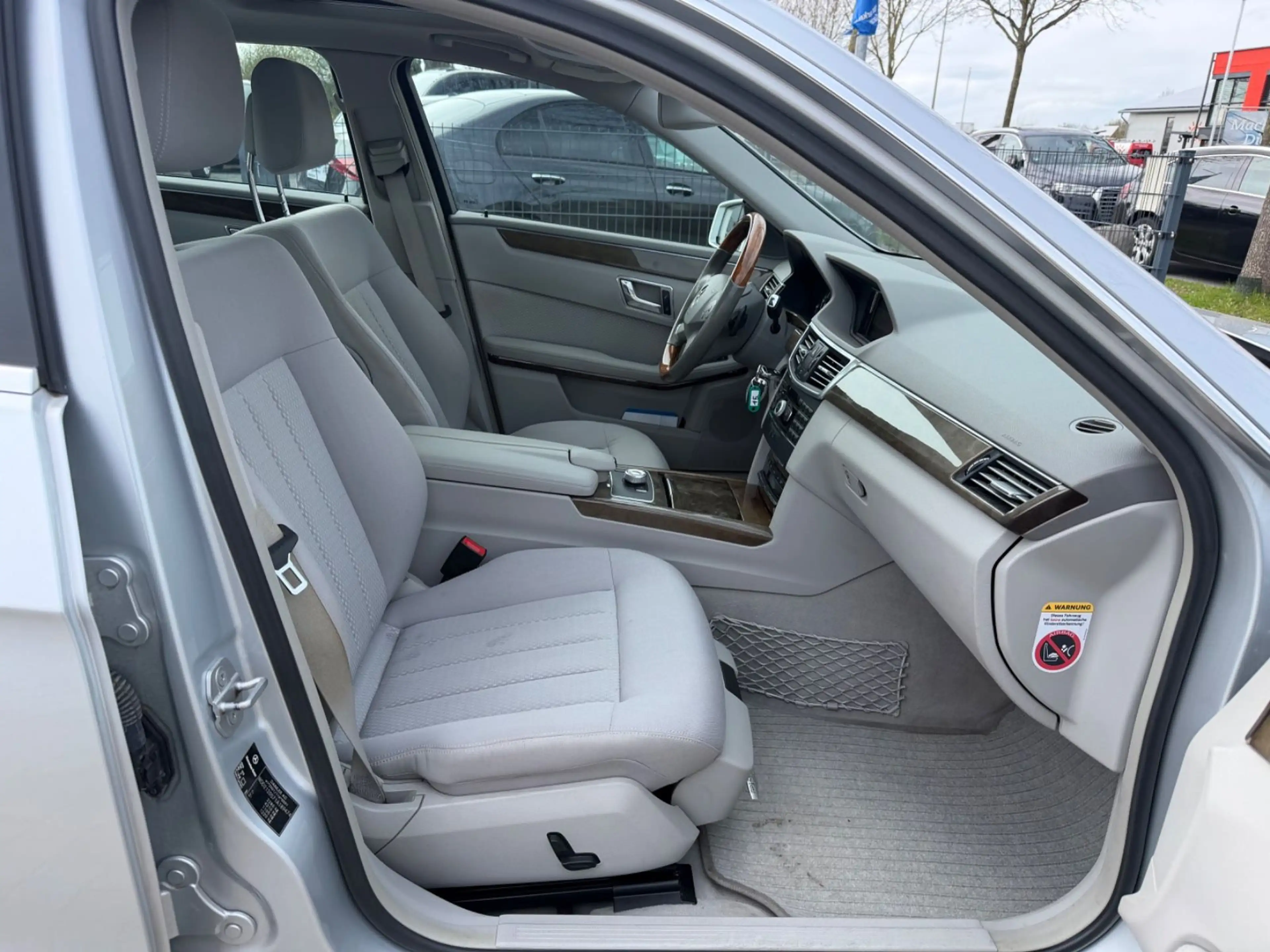 Mercedes-Benz E 350 CGI Elegance S-Dach Temp Navi PDC BE — photo 13