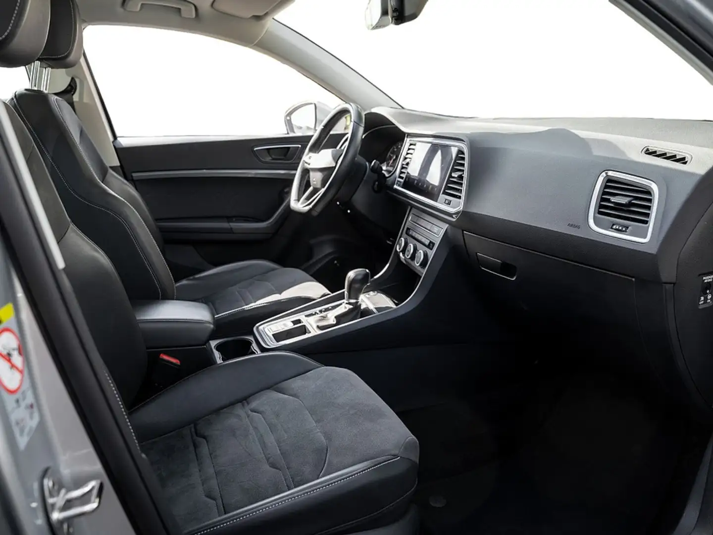 SEAT Ateca 1.5 TSI Style DSG AHK PANO KAM KESSY SH Silber - 2