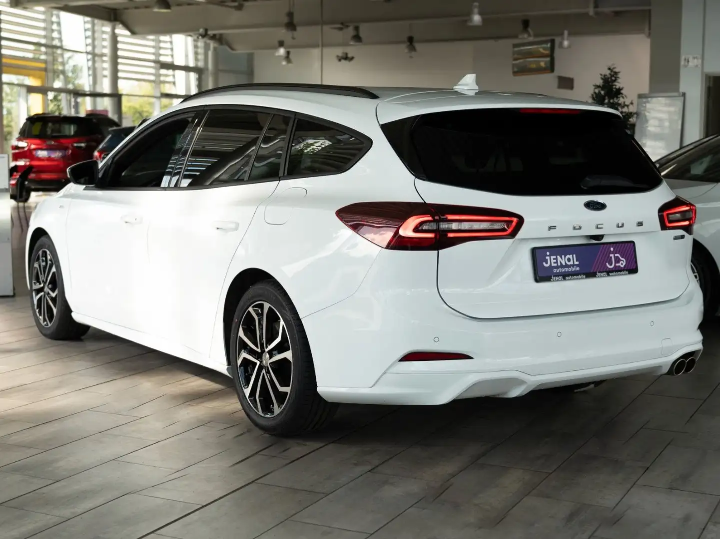 Ford Focus Turnier ST-Line AUTOM./WINTER-P./AHK Weiß - 2