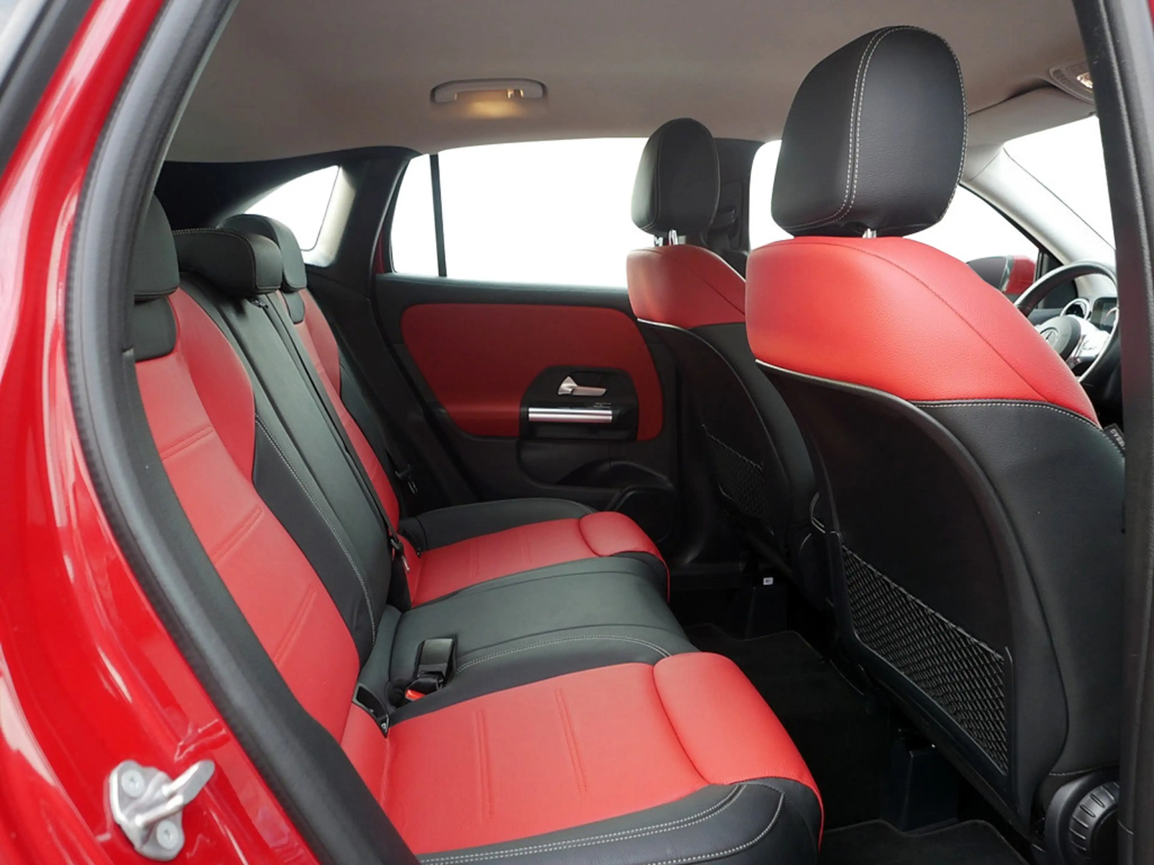 Mercedes-Benz GLA 250 e AMG Line DISTRONIC KAMERA NAVI LED — photo 11