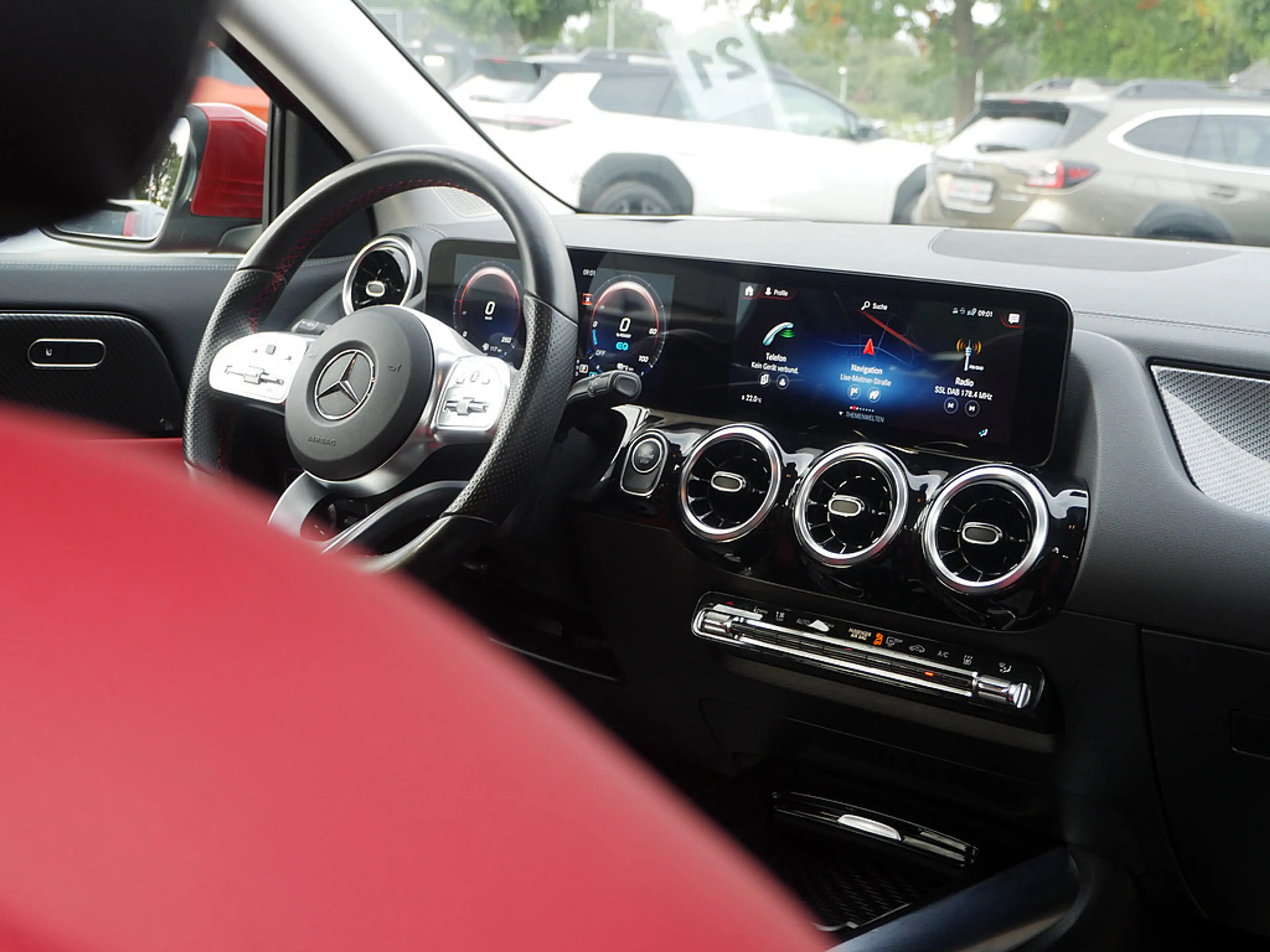 Mercedes-Benz GLA 250 e AMG Line DISTRONIC KAMERA NAVI LED — photo 13
