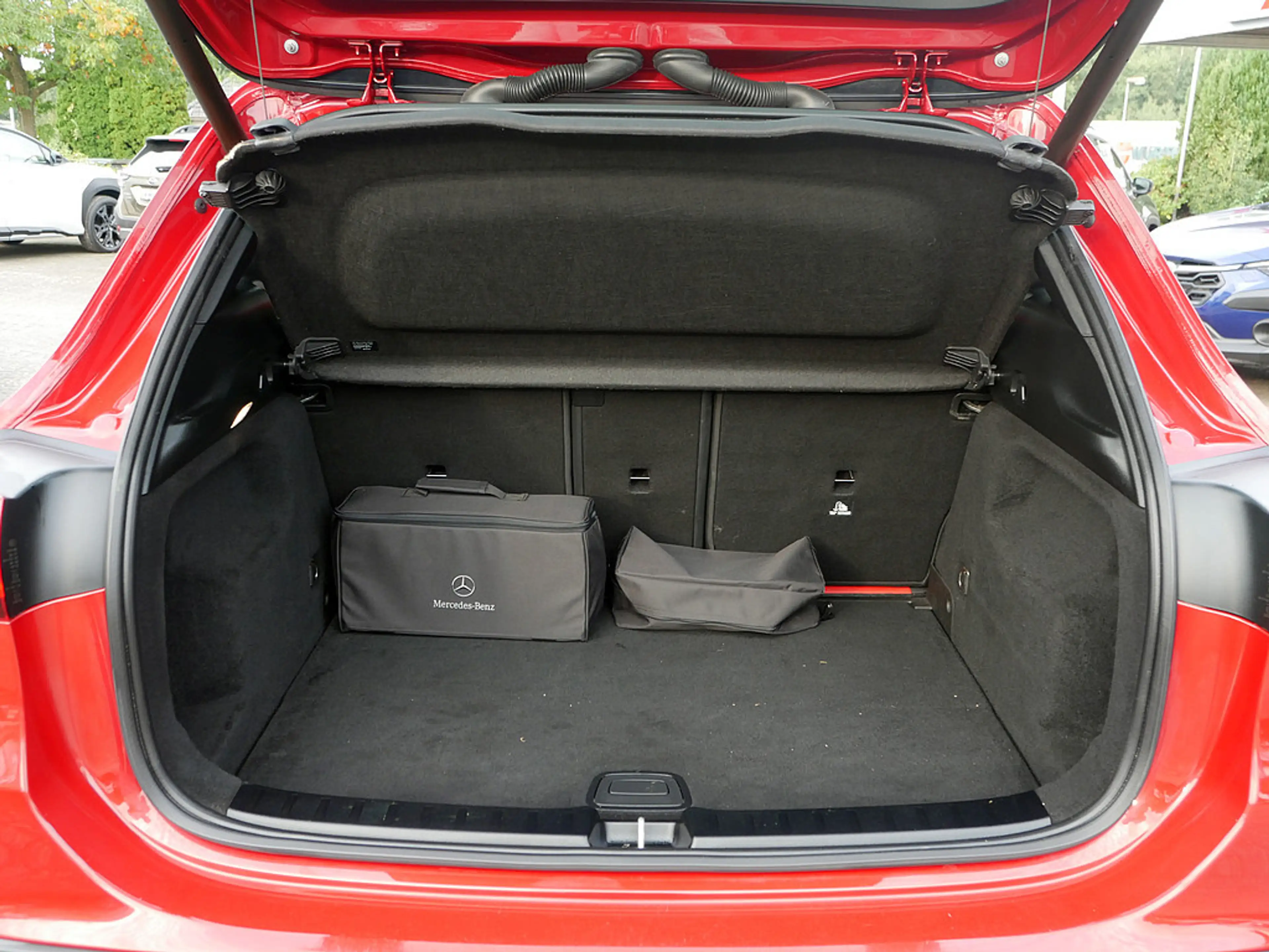Mercedes-Benz GLA 250 e AMG Line DISTRONIC KAMERA NAVI LED — photo 15