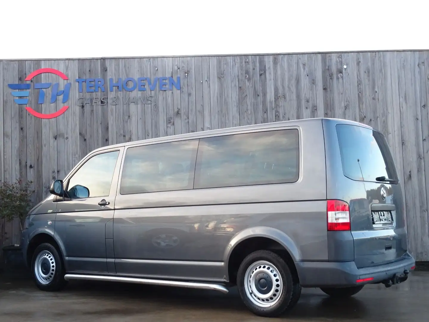 Volkswagen T5 Transporter 2.0 TDi 9-Sitzer Automatik 103KW Grigio - 2