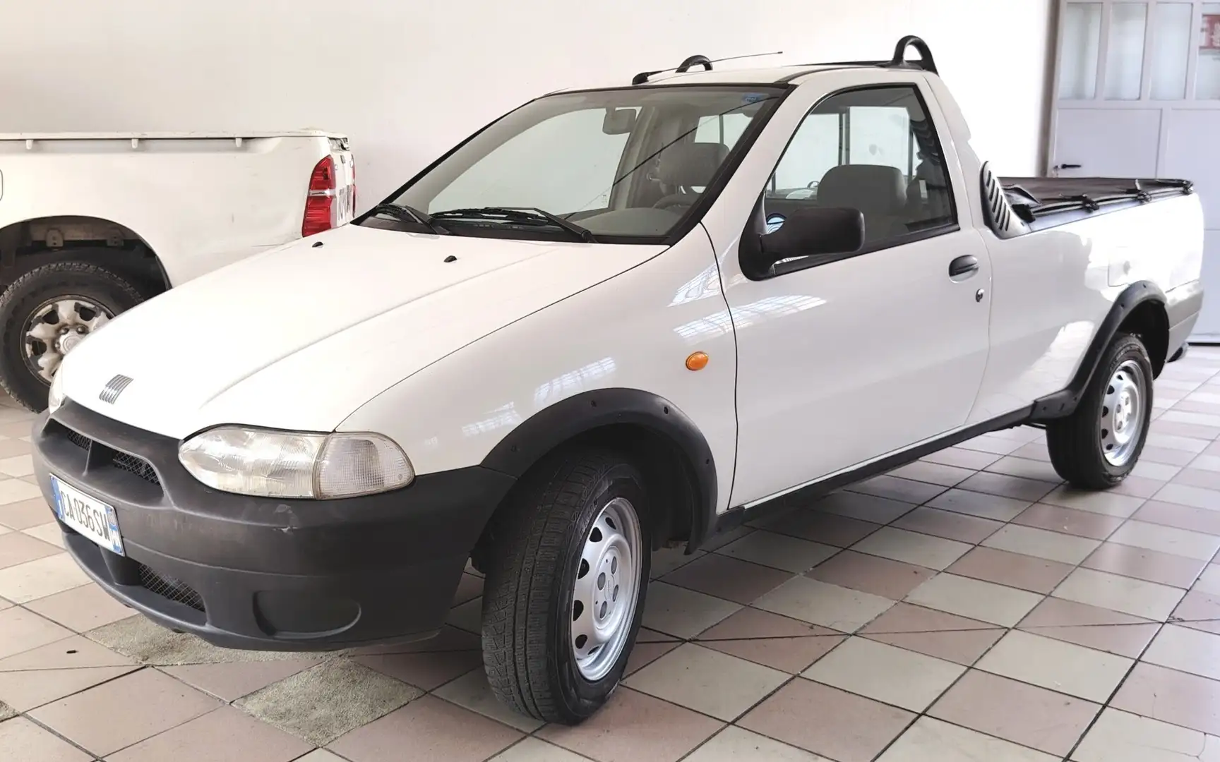 Fiat Strada 1.9 diesel Pick-up Wit - 2