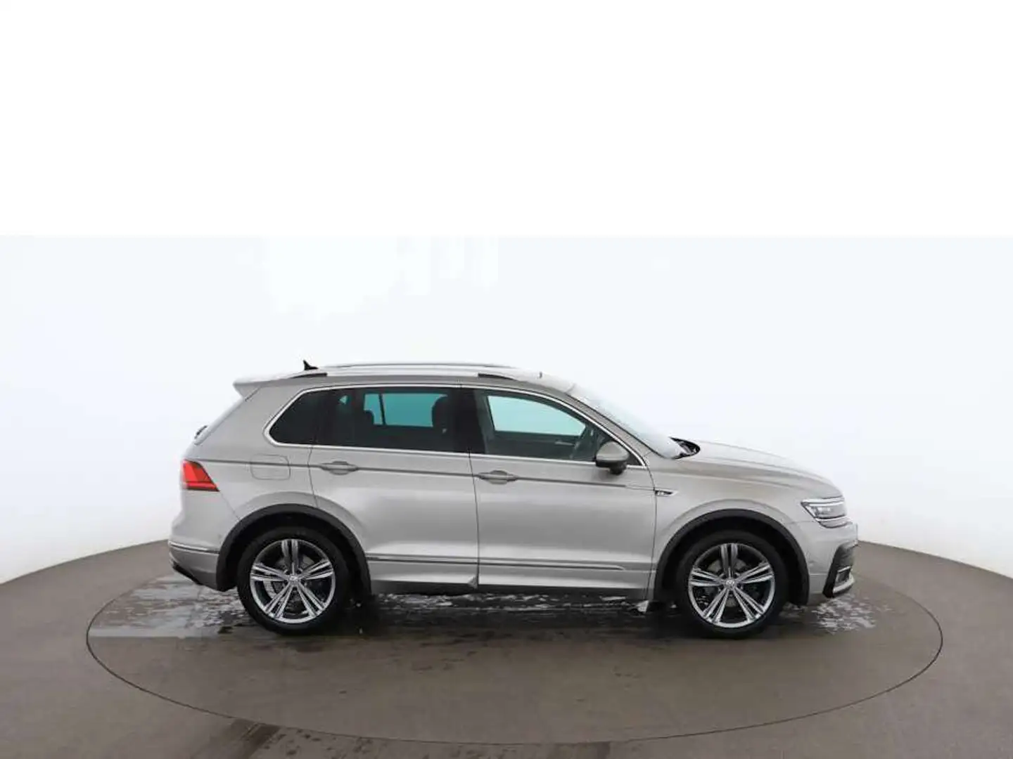 Volkswagen Tiguan 1.5 TSI Highline Aut LED AHK SKY RADAR Silber - 2