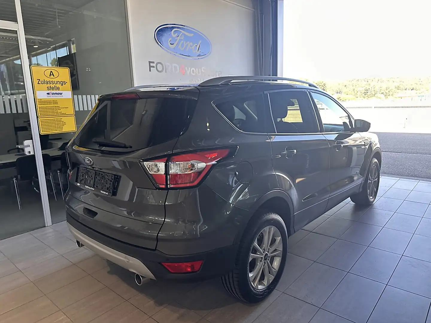 Ford Kuga 2,0 TDCi Titanium Powershift Aut. AWD Grau - 2