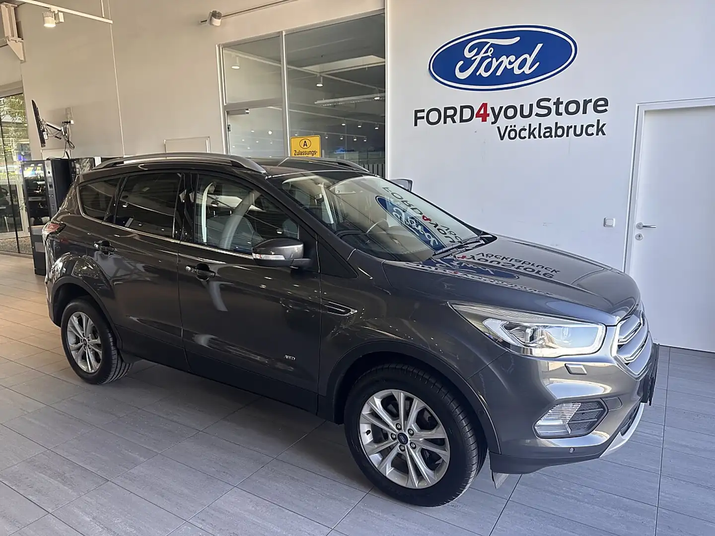 Ford Kuga 2,0 TDCi Titanium Powershift Aut. AWD Grau - 1