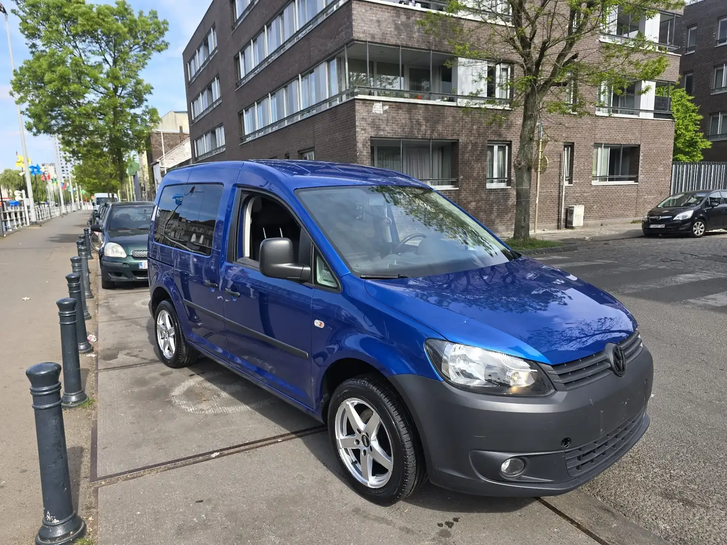Volkswagen Caddy Life 1.2 TSI Dark & Cool - 2