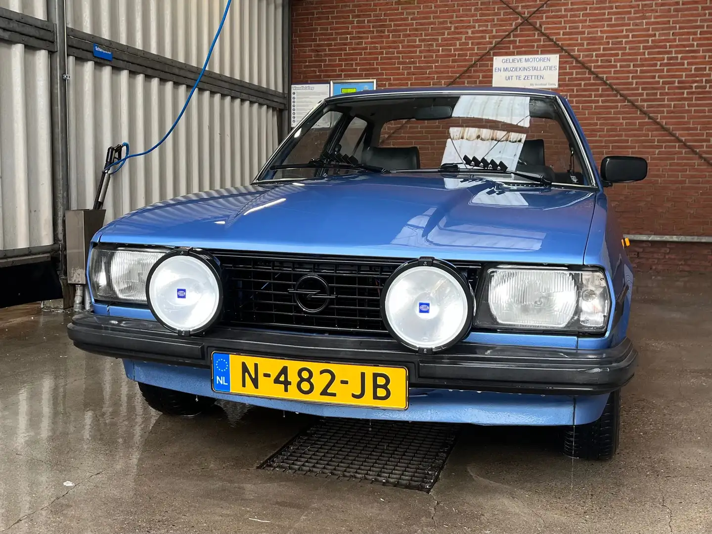 Opel Ascona 2.0 D Niebieski - 2