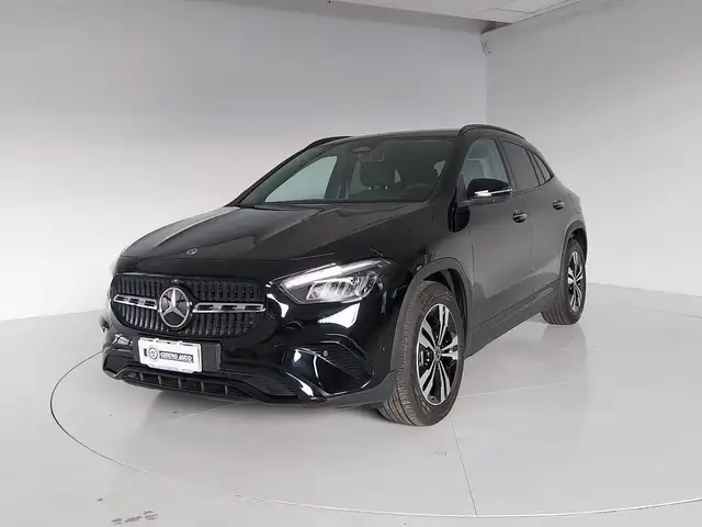 Mercedes-Benz GLA 180 Advanced Plus auto night pack distronic 360