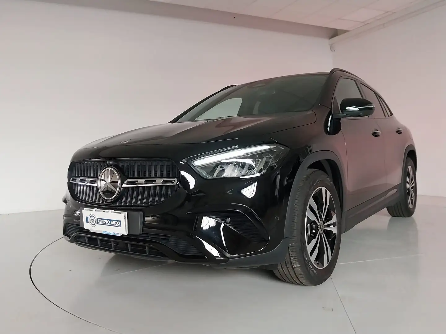 Mercedes-Benz GLA 180 Advanced Plus auto night pack distronic 360 - 2