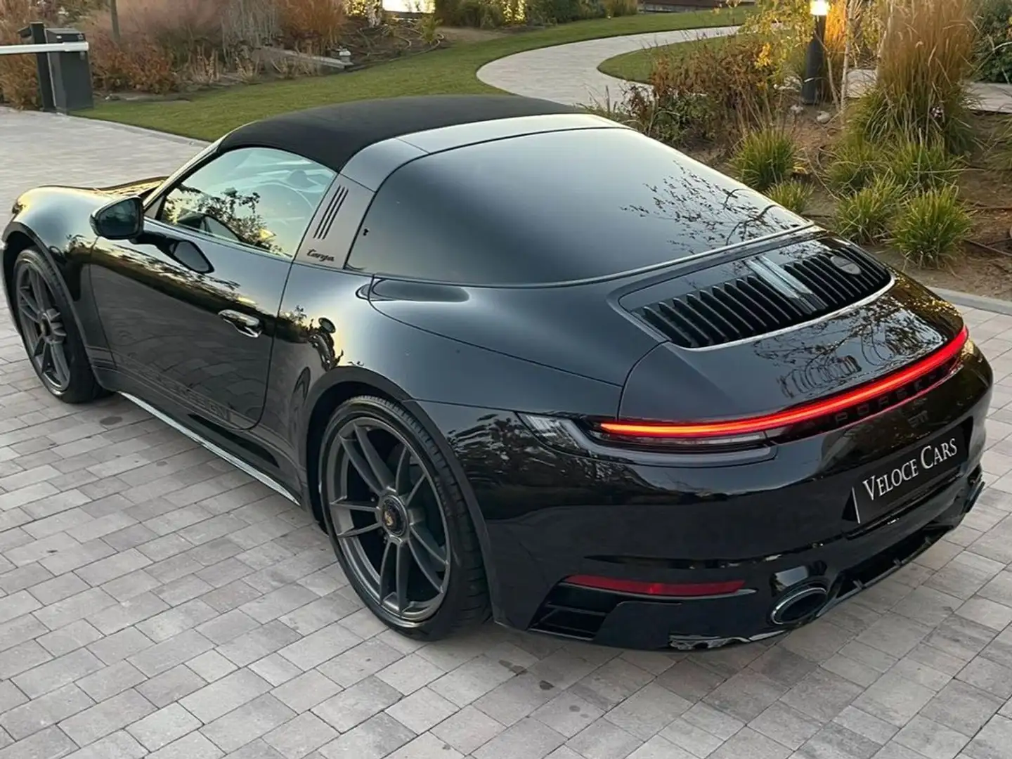 Porsche 911 Targa 4 GTS Schwarz - 1