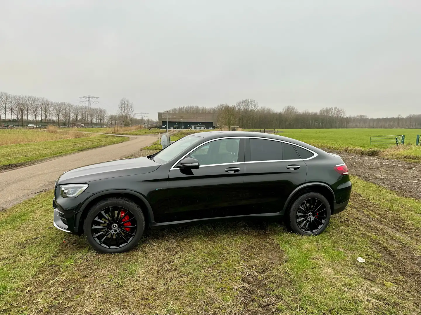 Mercedes-Benz GLC 300 Coupé e 4MATIC Business Solution AMG Styling Zwart - 2