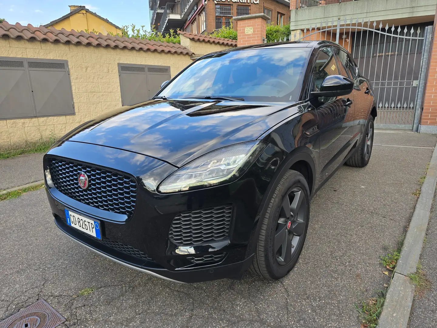 Jaguar E-Pace 2.0d i4(150cv) R-Dynamic S AWD Nero - 1