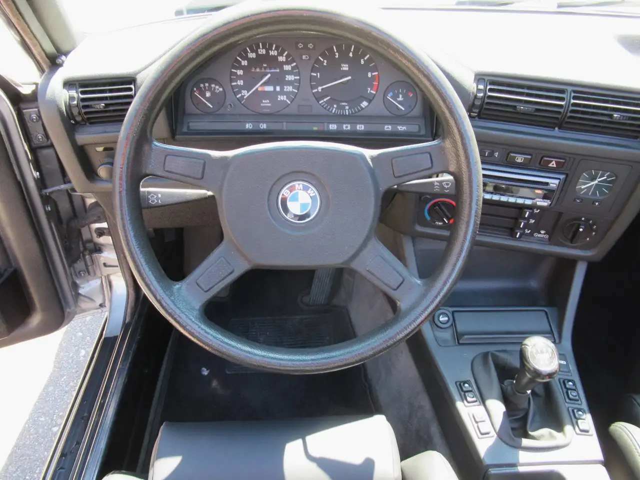 BMW 320 i Cabriolet Fase 1 MATCHING NUMBERS - Volledig gerestaureerd, foto 11