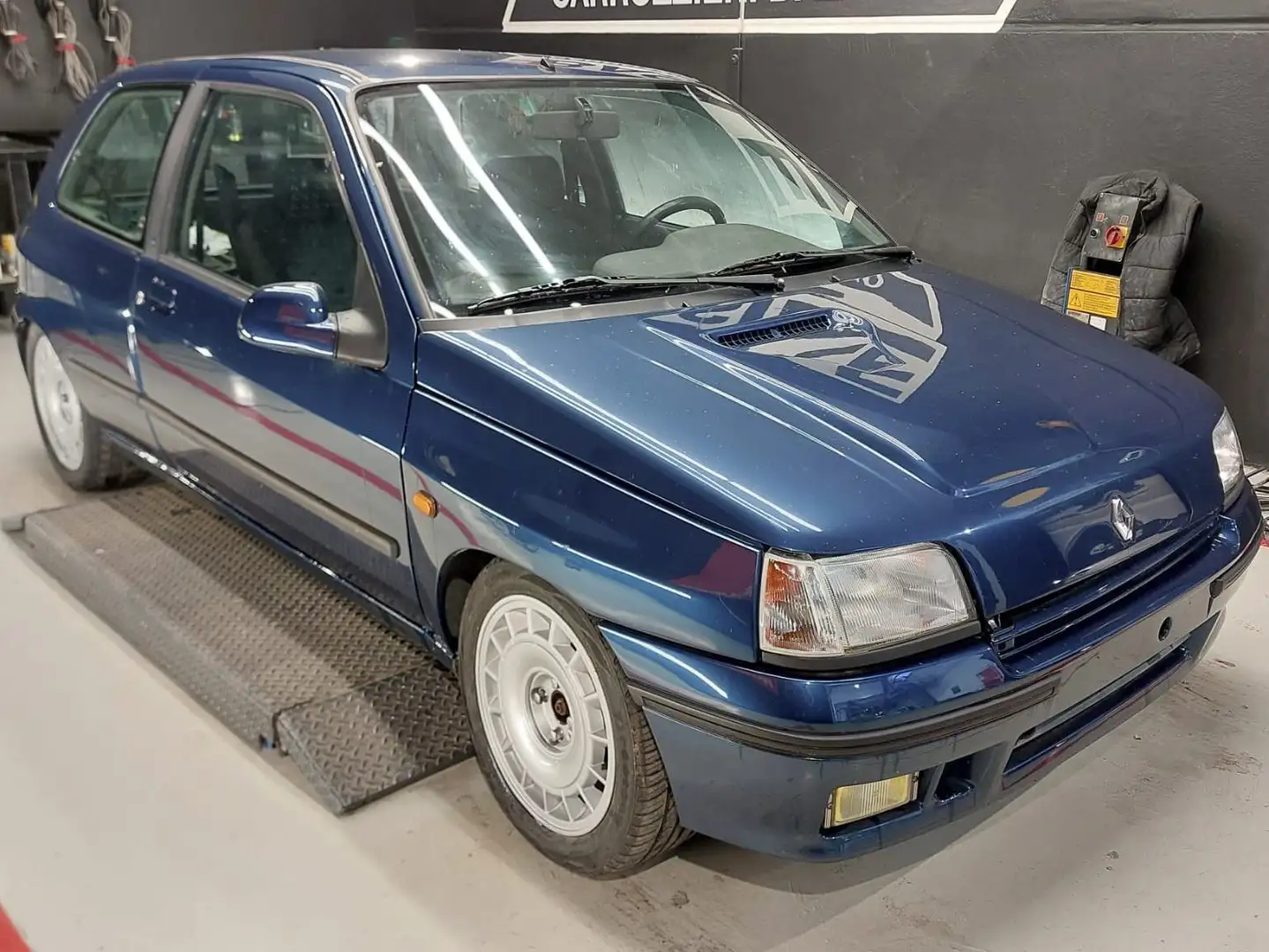 Renault Clio Clio 3p 1.8 16v Blauw - 2