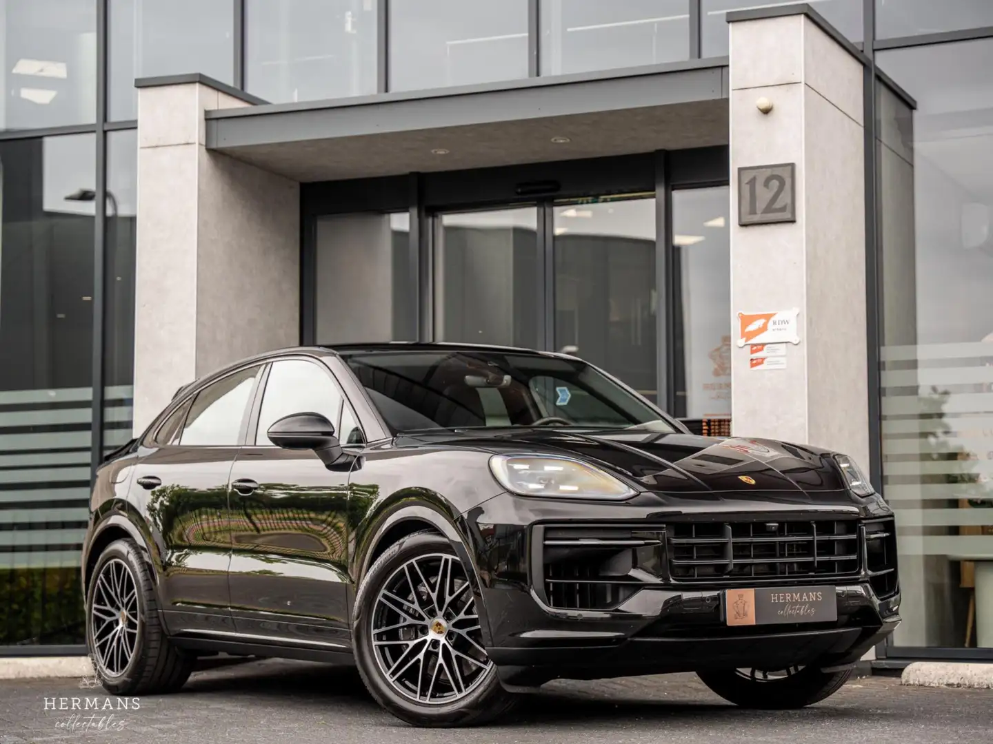 Porsche Cayenne Coupé 3.0 E-Hybrid / 1st owner / Pano / 18-way / S Zwart - 1