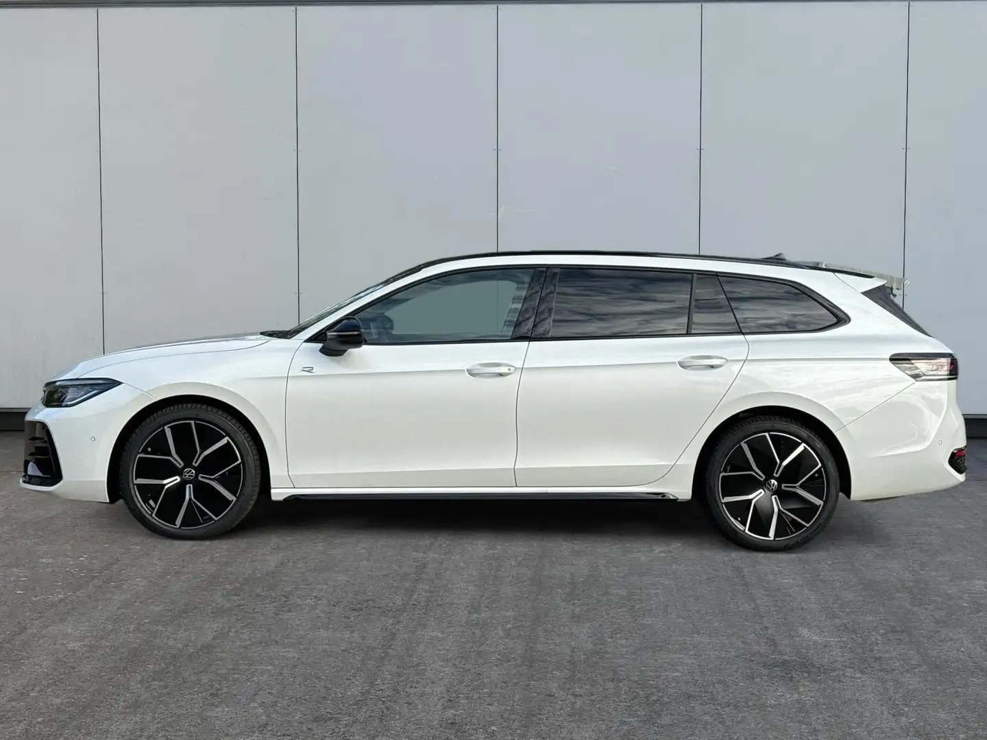 Volkswagen Passat Variant R-Line UVP: 77.210,- LEDER+PANO+AHK+19"ALU+H&K+... Weiß - 2