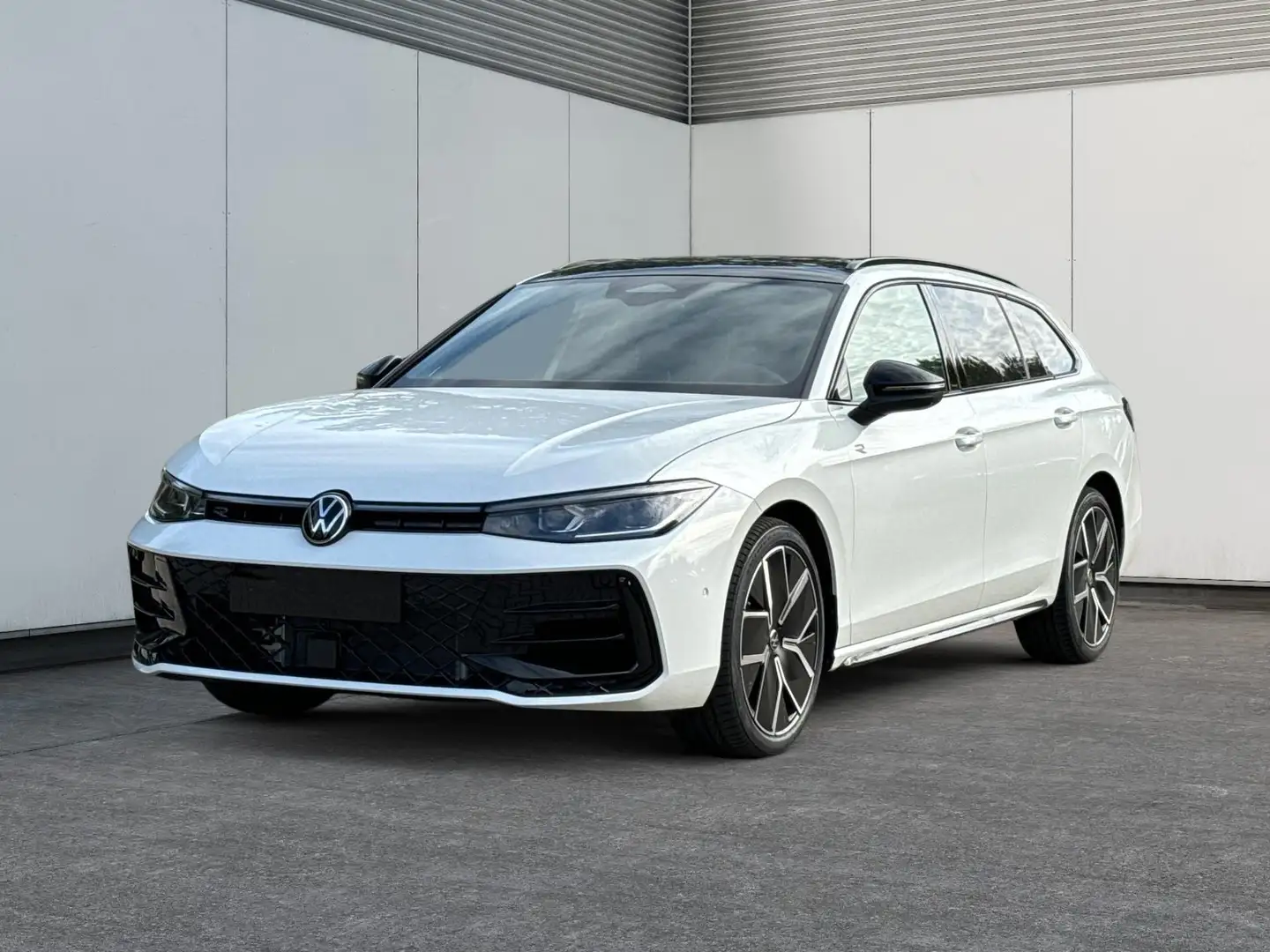 Volkswagen Passat Variant R-Line UVP: 77.210,- LEDER+PANO+AHK+19"ALU+H&K+... Weiß - 1