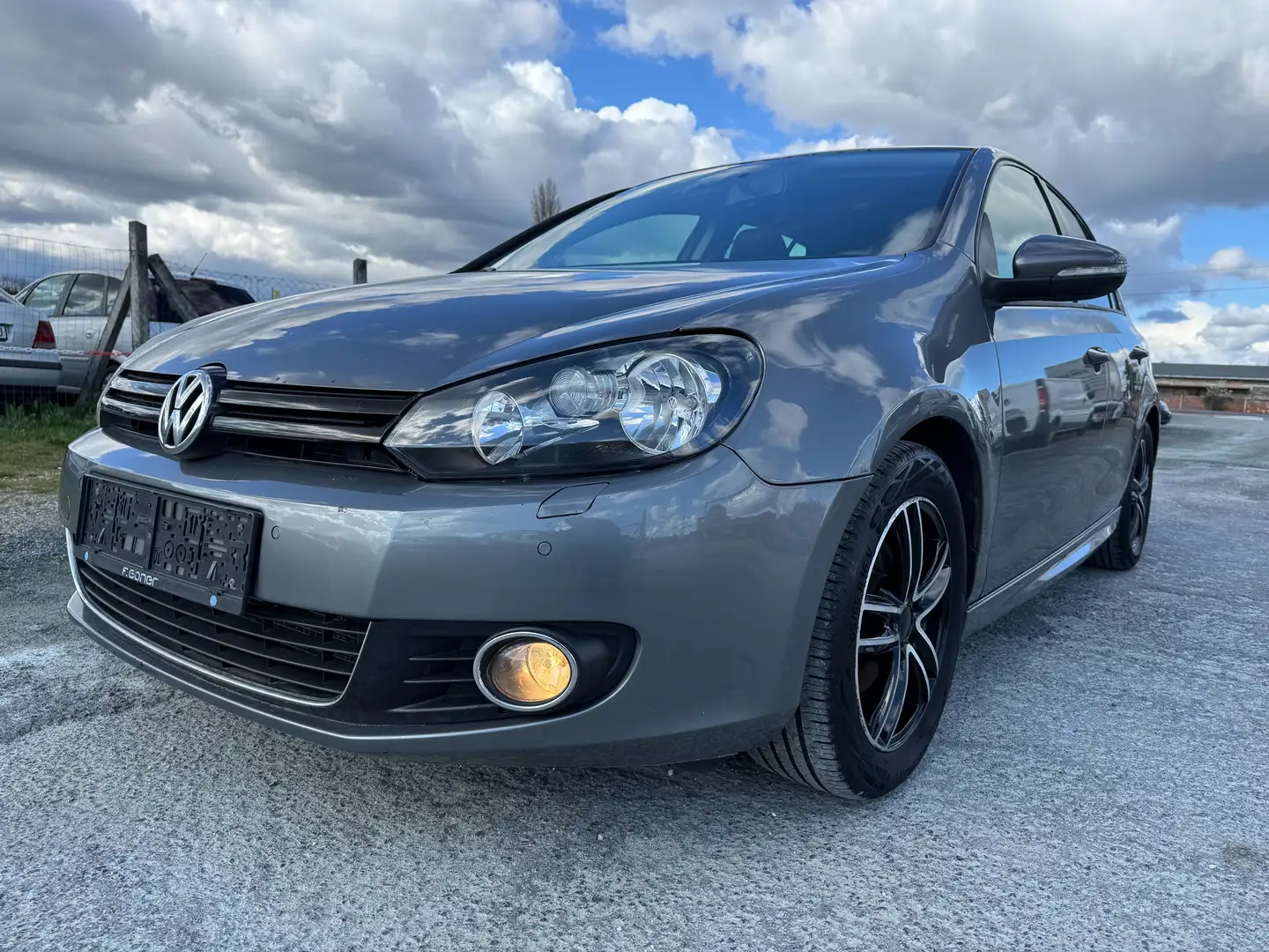Volkswagen Golf 1,6 TDI Grau - 2