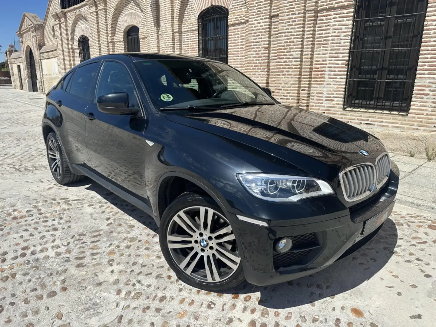 BMW X6 xDrive 40dA Schwarz - 2