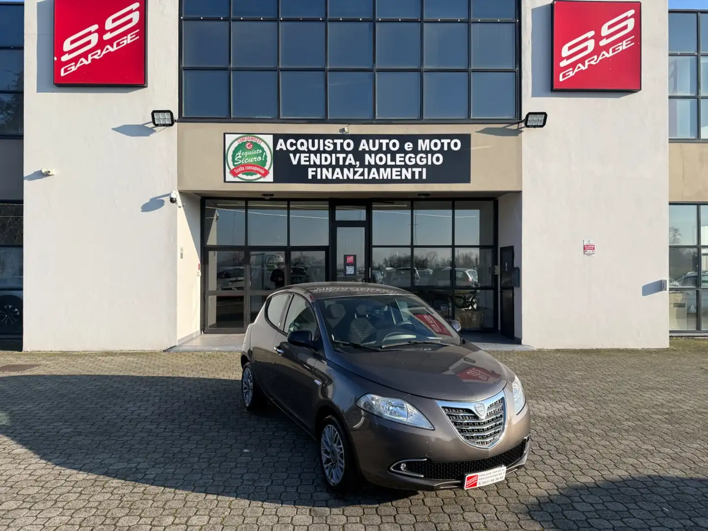 Lancia Ypsilon Ypsilon 1.2 69 CV 5 porte GPL Ecochic Gold Grau - 1