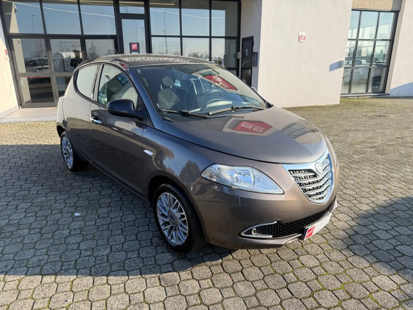 Lancia Ypsilon Ypsilon 1.2 69 CV 5 porte GPL Ecochic Gold Grau - 2
