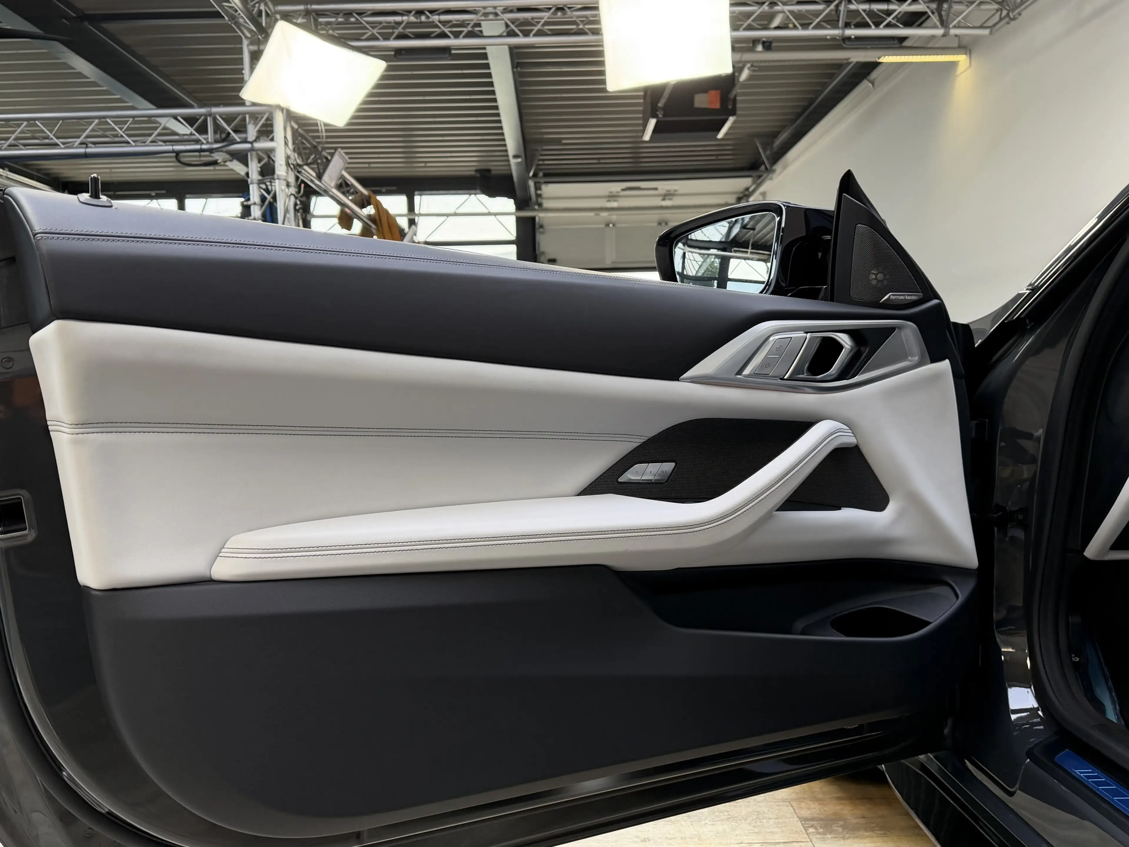 BMW M4 xDrive Comp. Cab. Sitzlüftung ACC 360° Carbon — photo 24