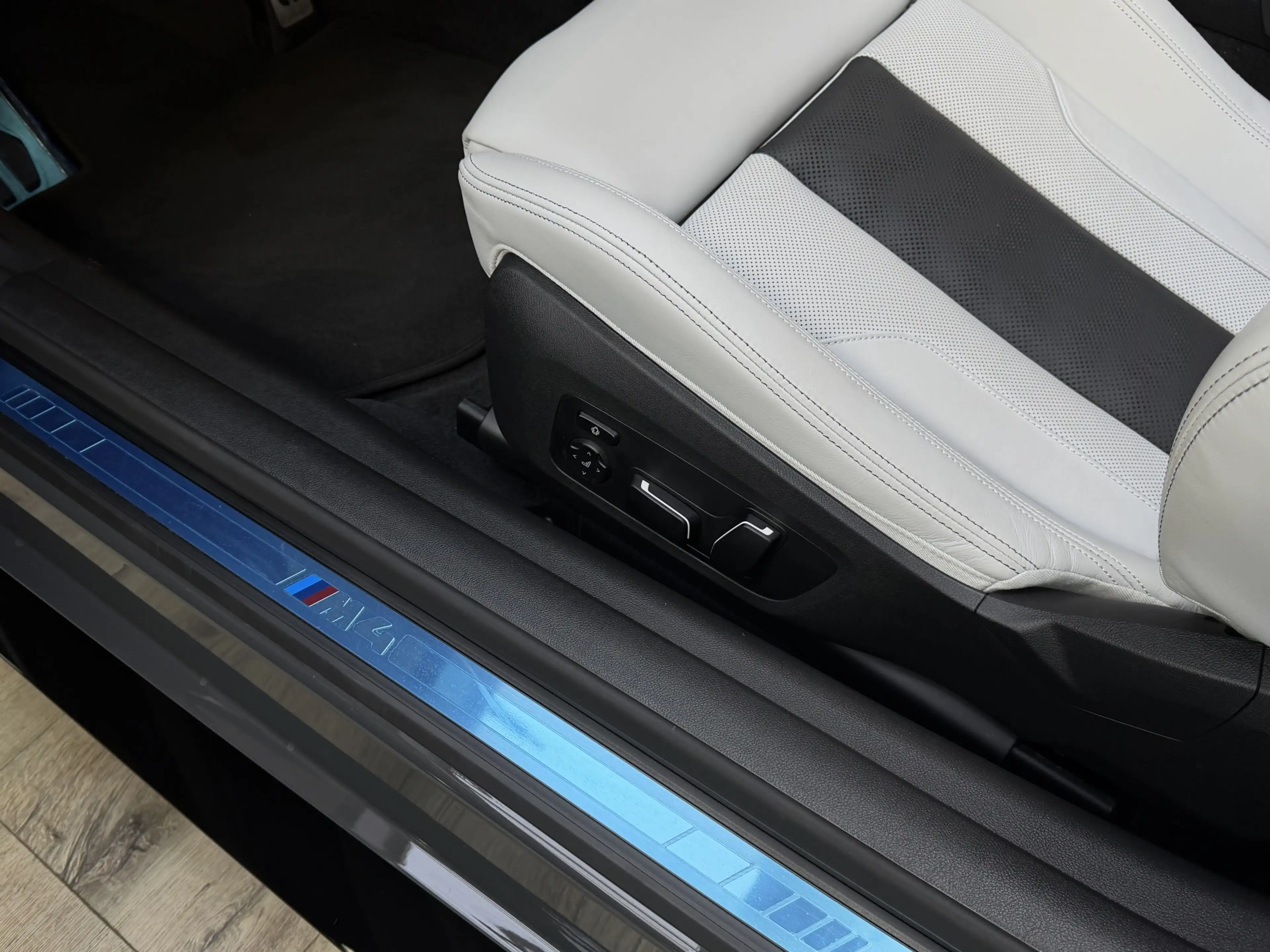 BMW M4 xDrive Comp. Cab. Sitzlüftung ACC 360° Carbon — photo 22
