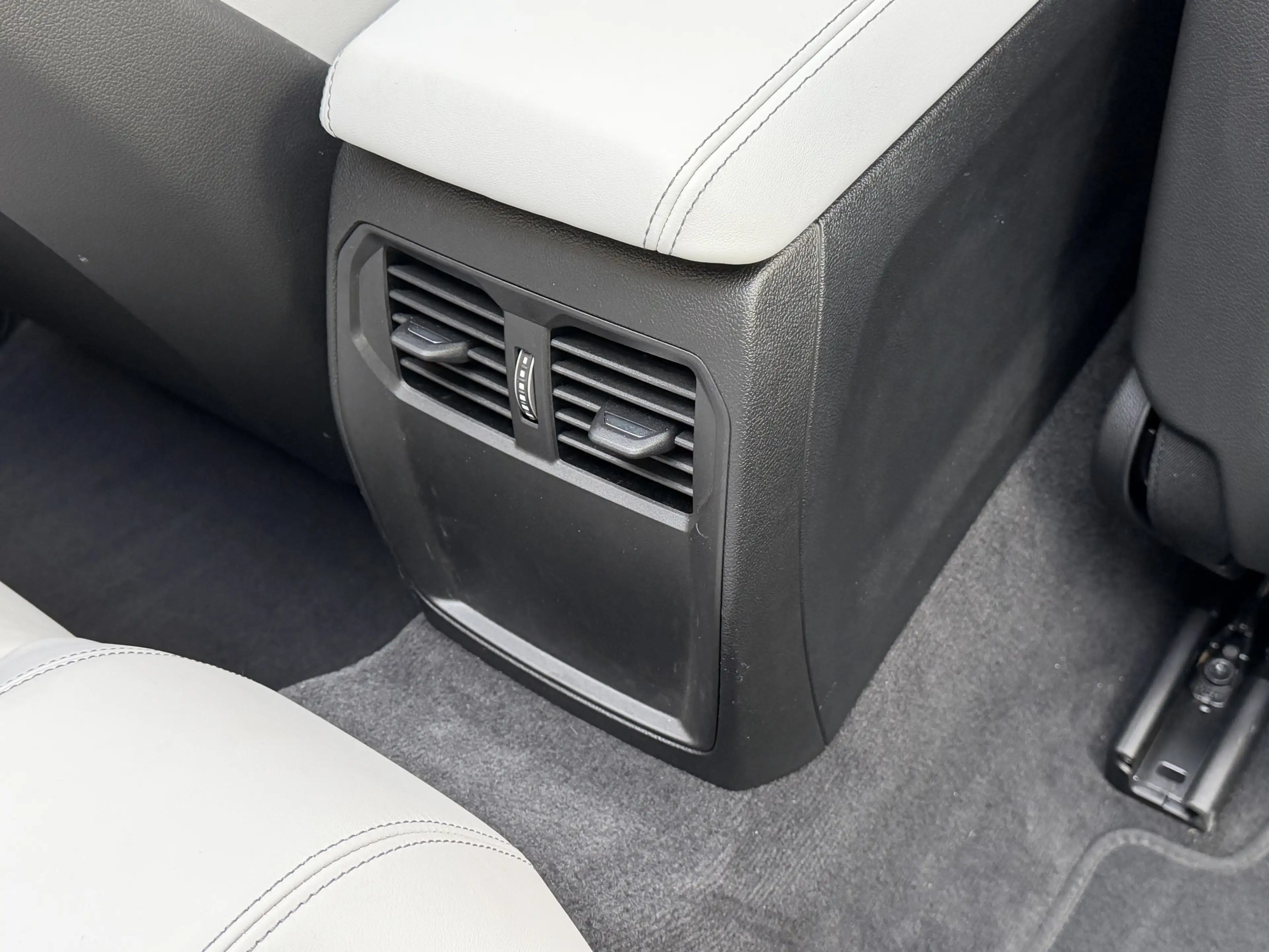 BMW M4 xDrive Comp. Cab. Sitzlüftung ACC 360° Carbon — photo 29