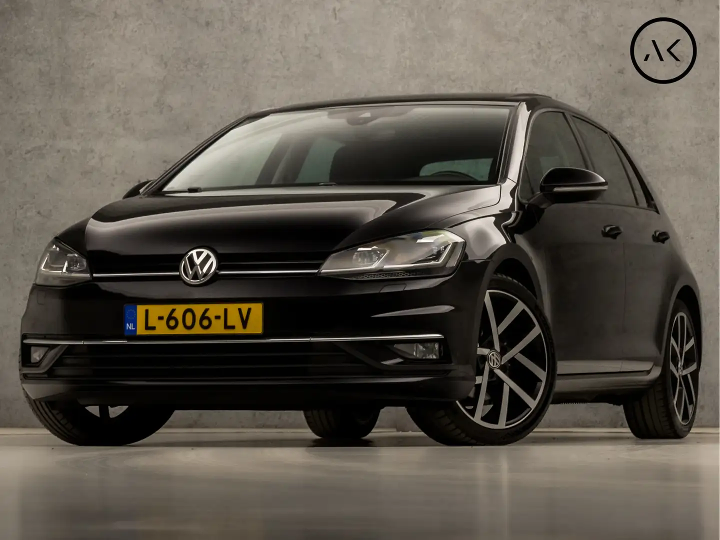 Volkswagen Golf 1.4 TSI Highline R 150Pk Automaat (SCHUIFDAK, VIRT Zwart - 1