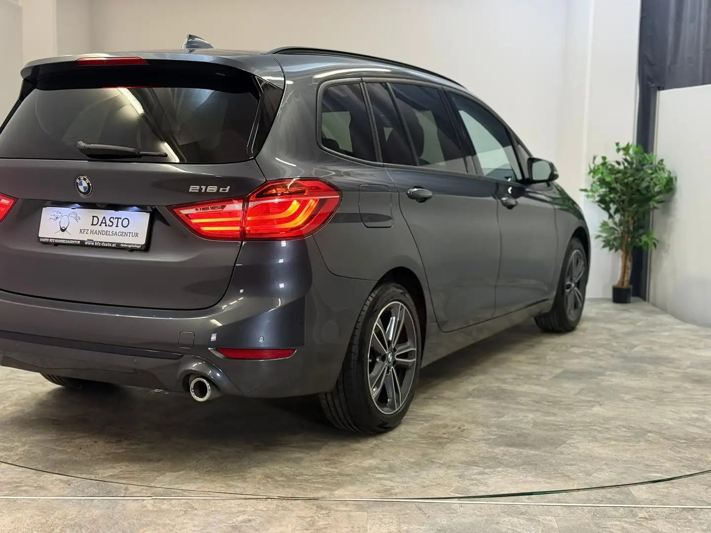 BMW 218 xDrive Gran Tourer __ SPORT LINE __ AHK __ Grau - 2