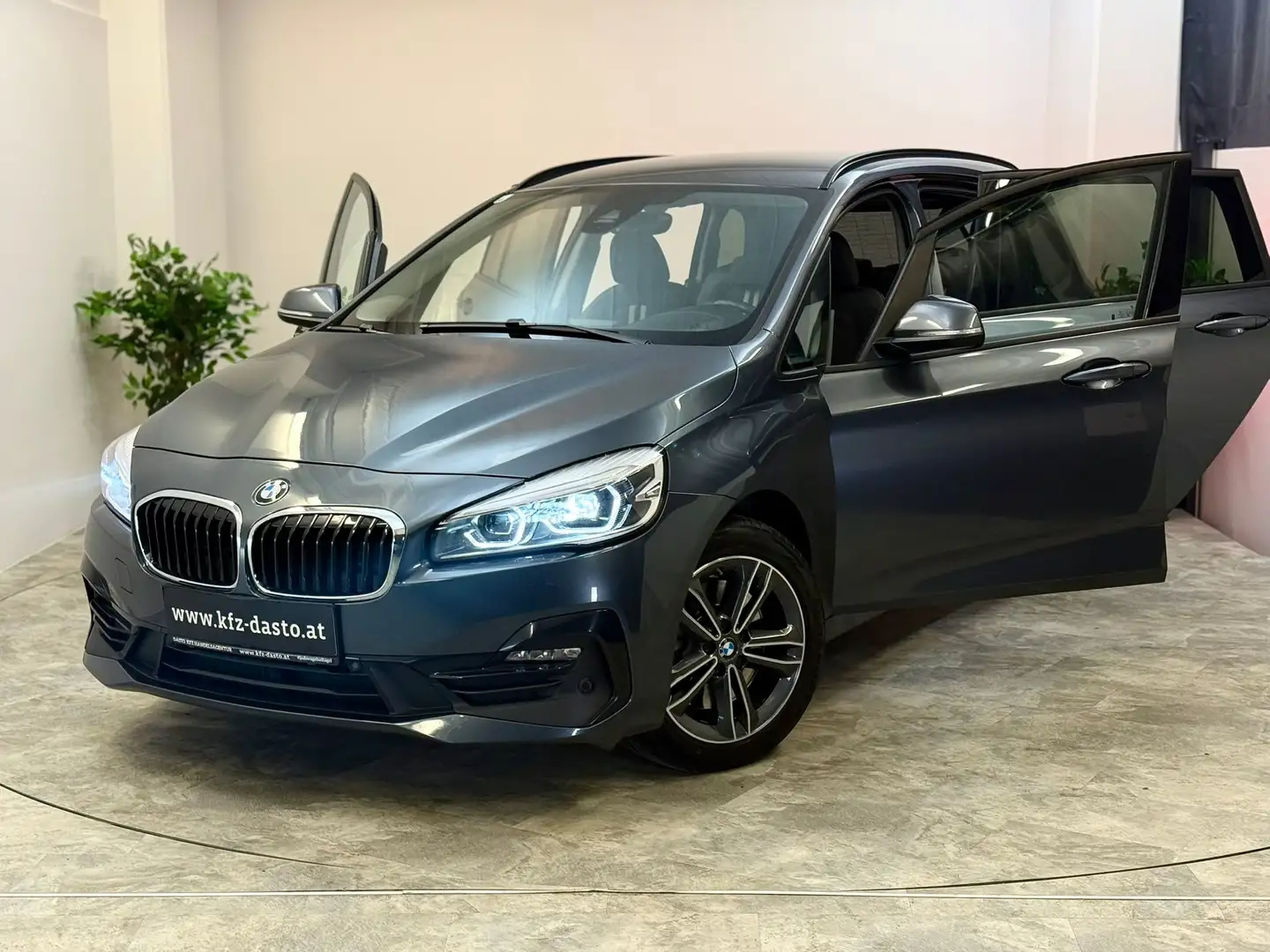 BMW 218 xDrive Gran Tourer /// SPORT LINE // AHK // Grau - 1