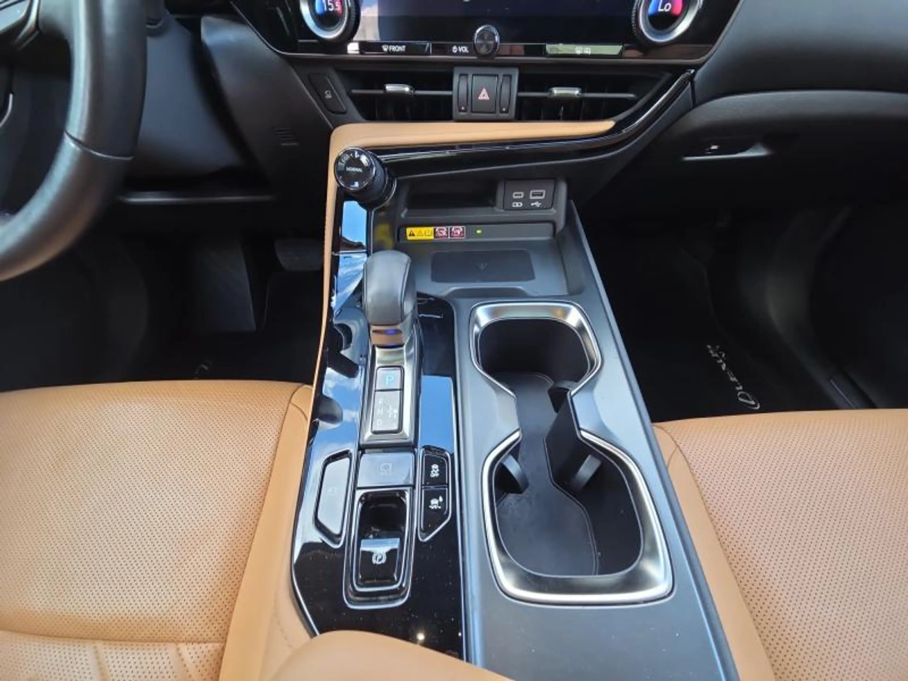 Lexus NX 350h 350h — photo 13