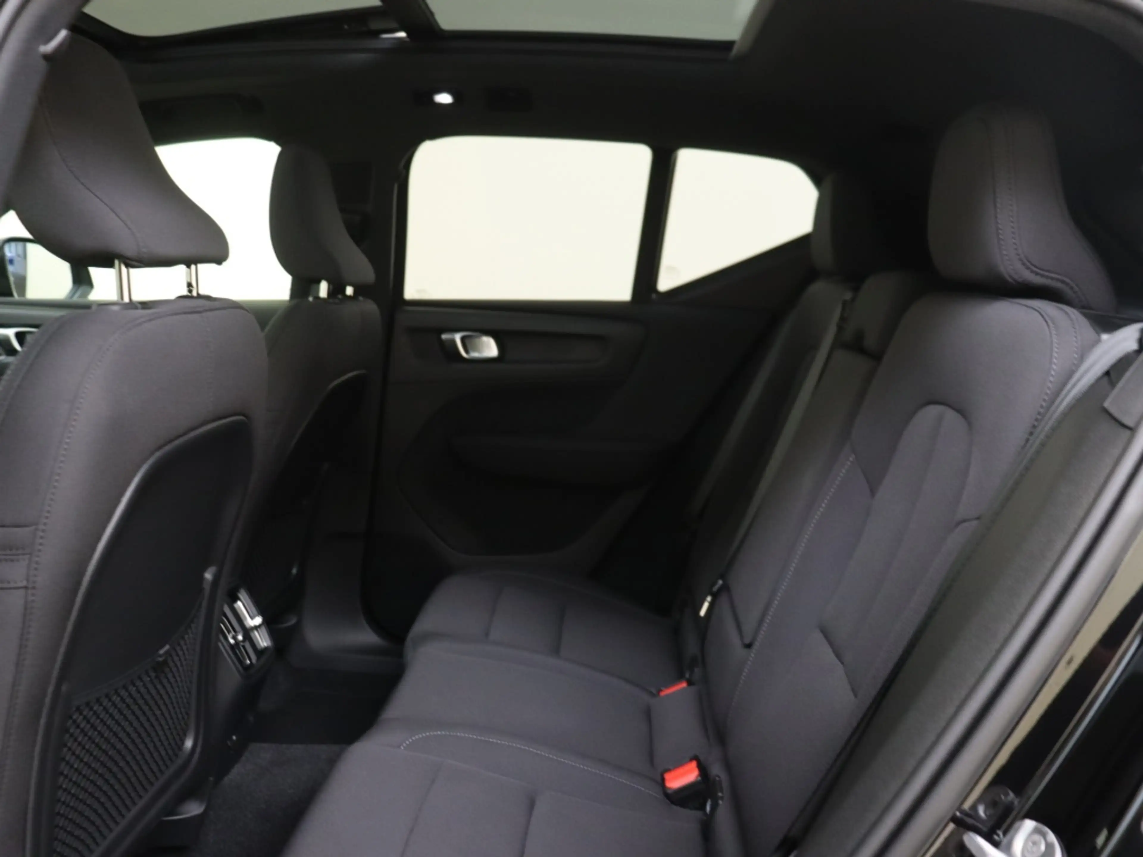 Volvo EX40 Extend. Plus Black Ed. 82kWh — photo 9